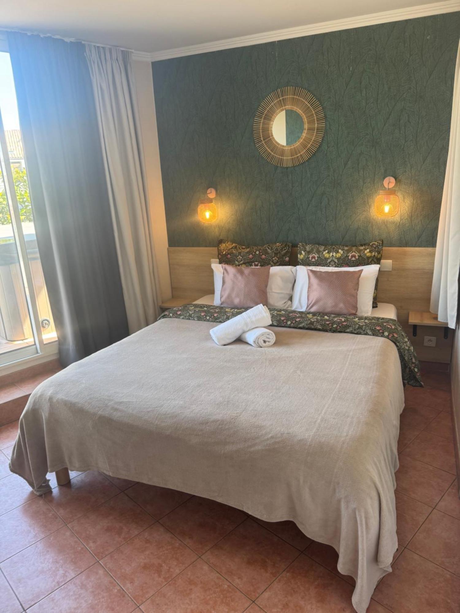 Penthouse - Jacuzzi - Terrace - Parking - 2 Pools Apartment