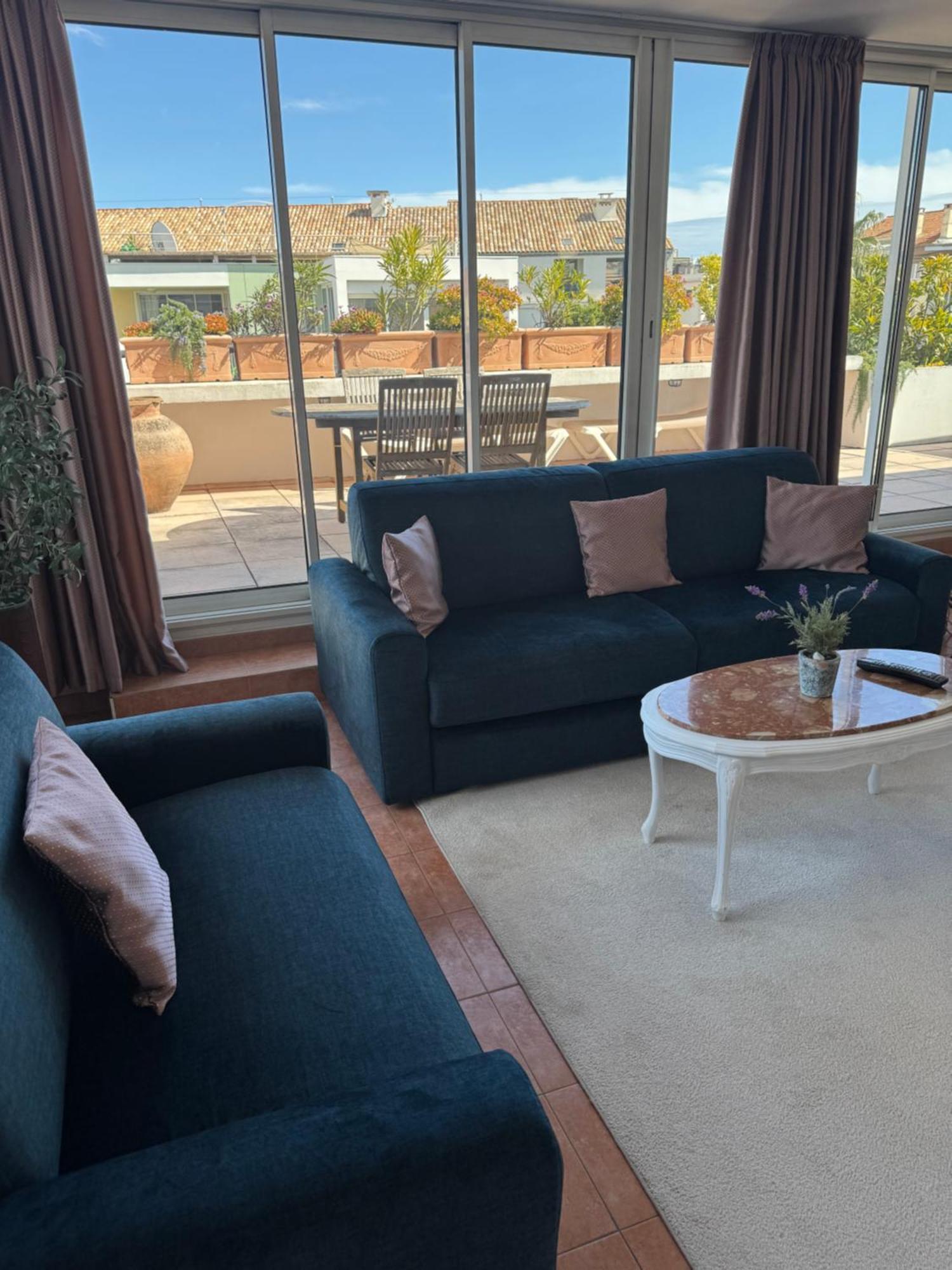 Apartment Penthouse - Jacuzzi - Terrace - Parking - 2 Pools