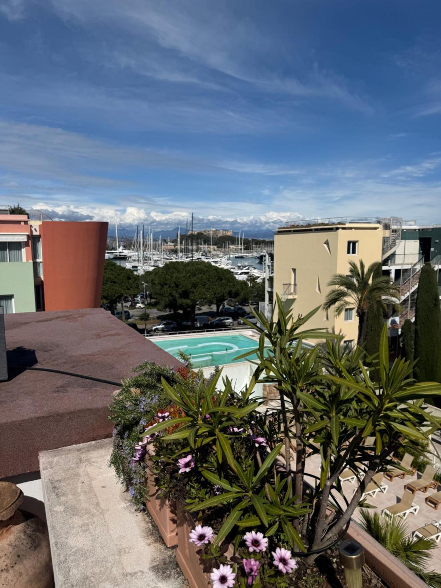 Penthouse - Jacuzzi - Terrace - Parking - 2 Pools Apartment *