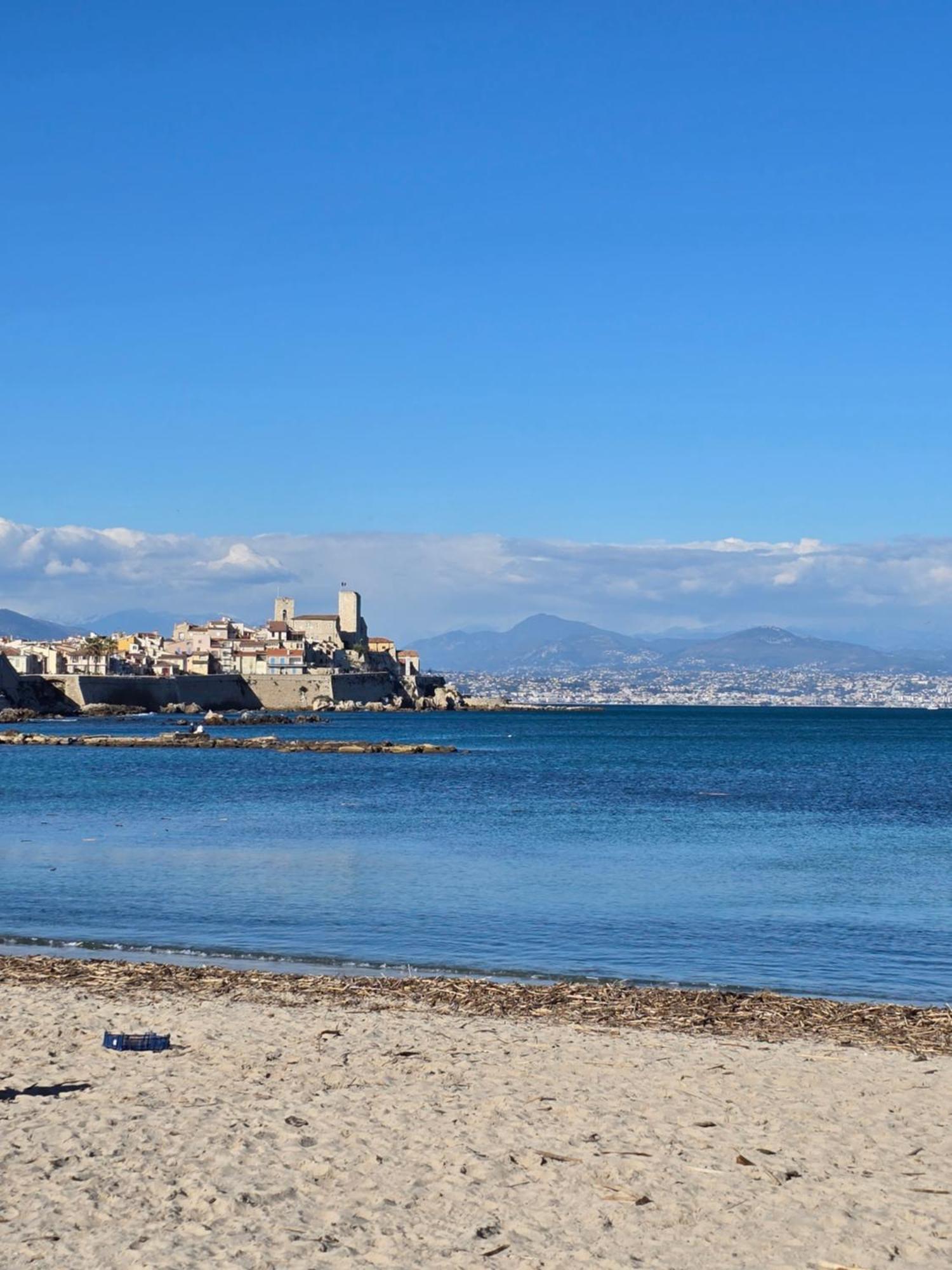 Devant La * Antibes