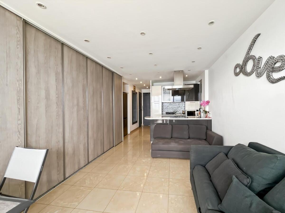 Front De Apartment Antibes