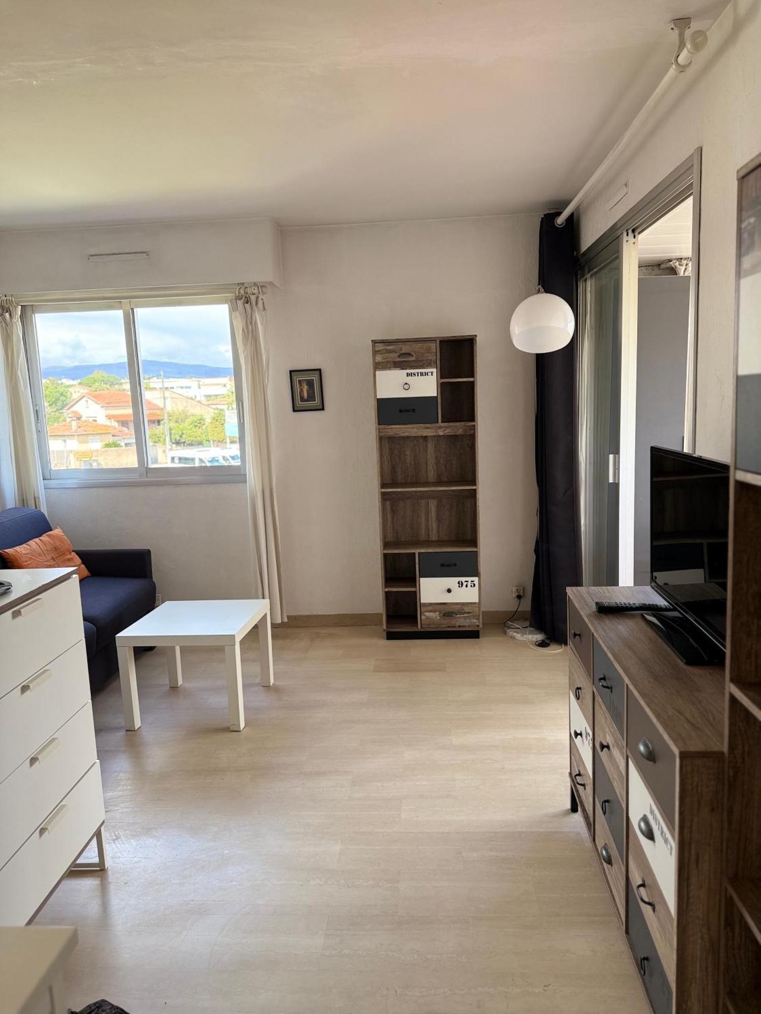 Dernier Etage Vue Avec Parking * Antibes