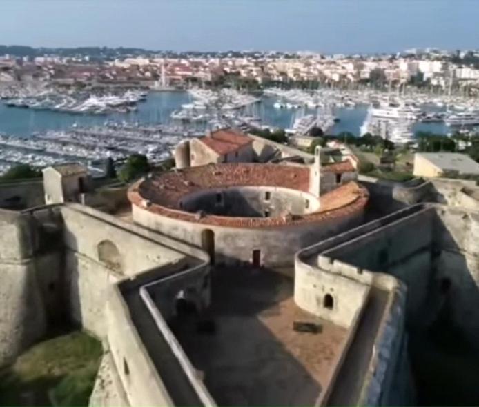 Apartment Vue Et Remparts. Entre Vieille Et Plages