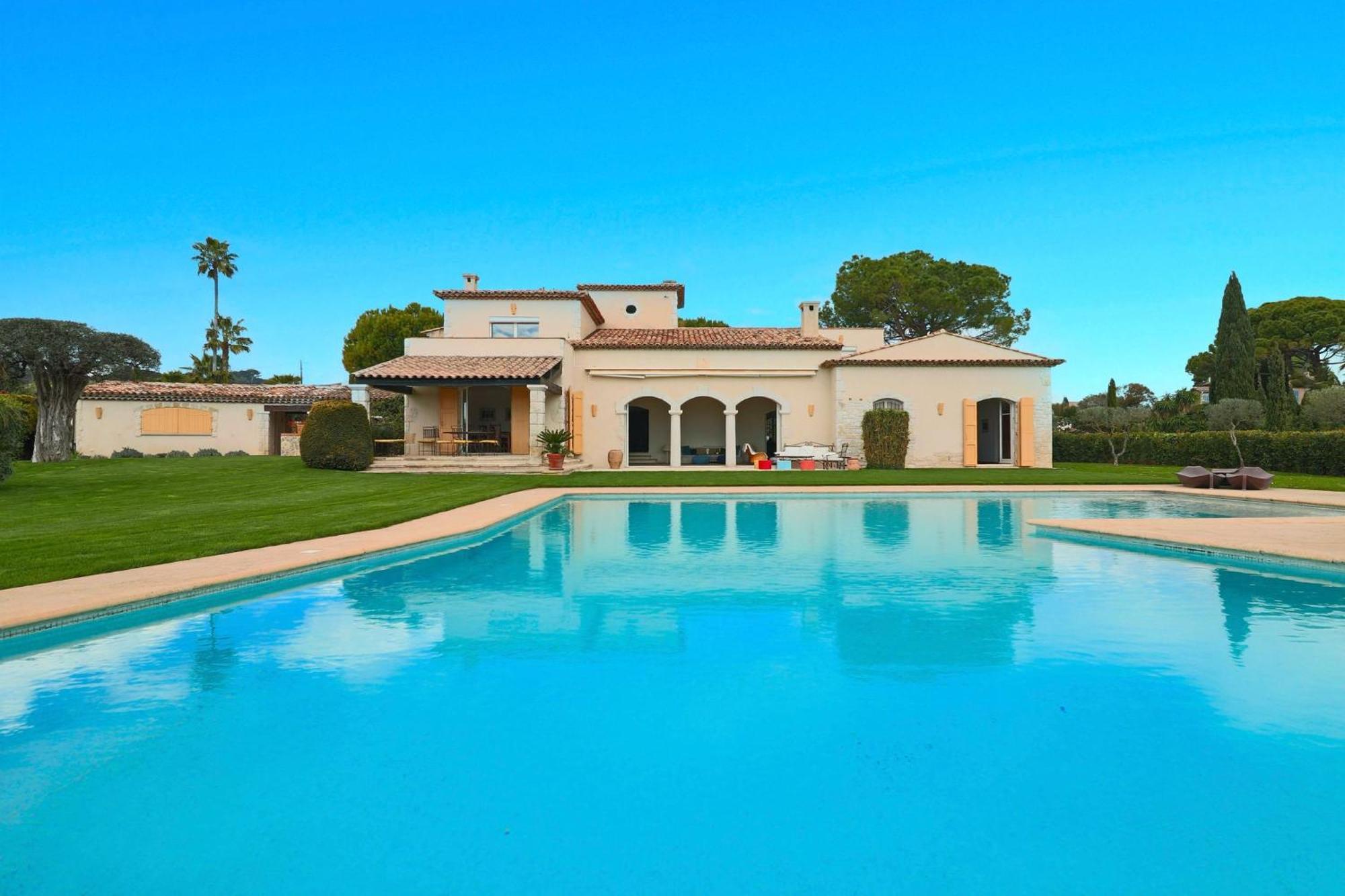 Magnifique Provencal Avec Piscine Et Vue Villa Antibes