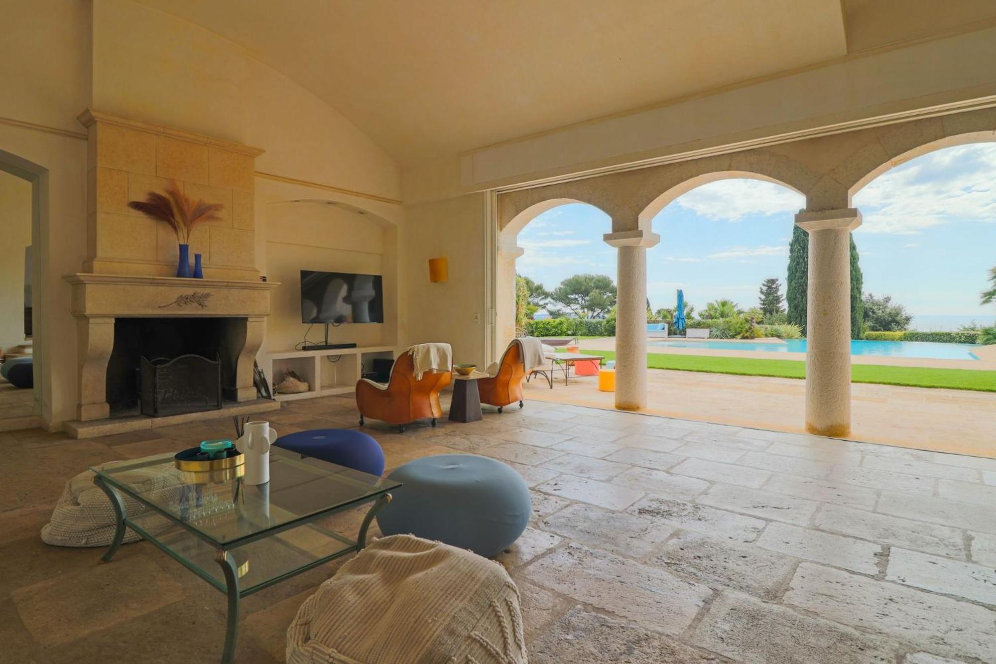 Magnifique Provencal Avec Piscine Et Vue Antibes