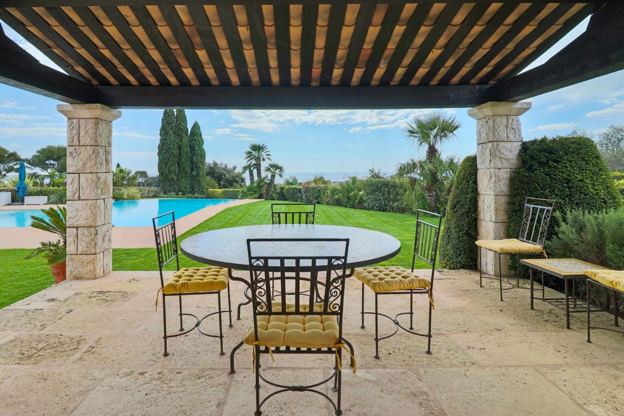 Magnifique Provencal Avec Piscine Et Vue Villa Antibes