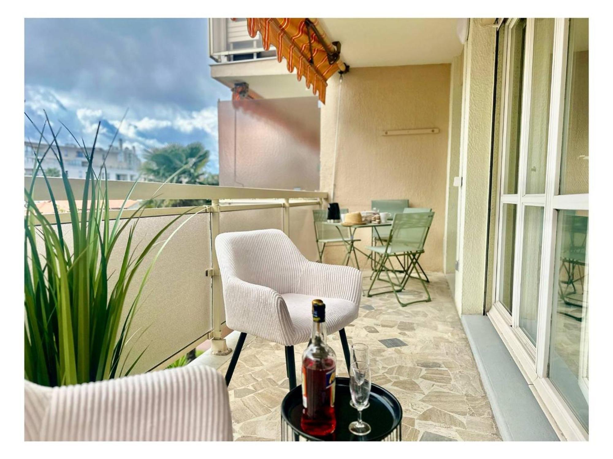 Renove A Juan Les Pins Avec Parking - Fr-1-252-198 * Antibes