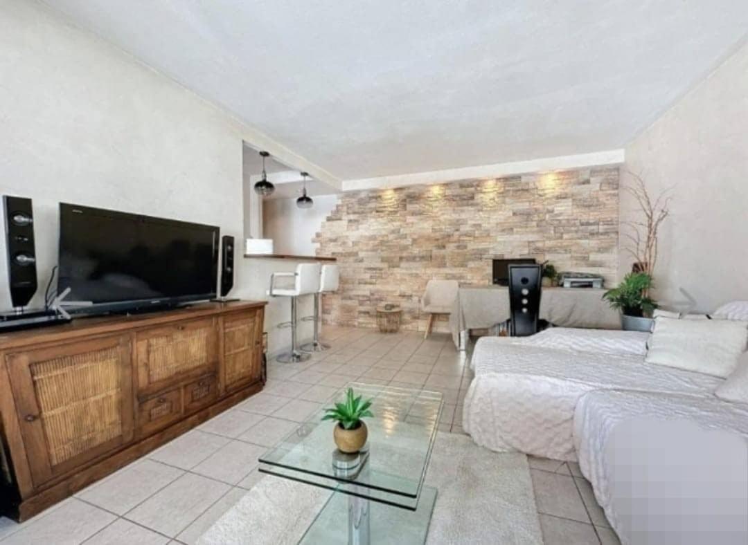 Beau T2 A 200m De La Et Proches Toutes Commodites Apartment *