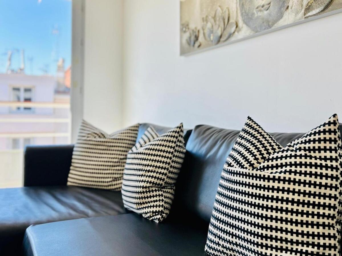 2 Bed In Walk To & Old Town! * Antibes
