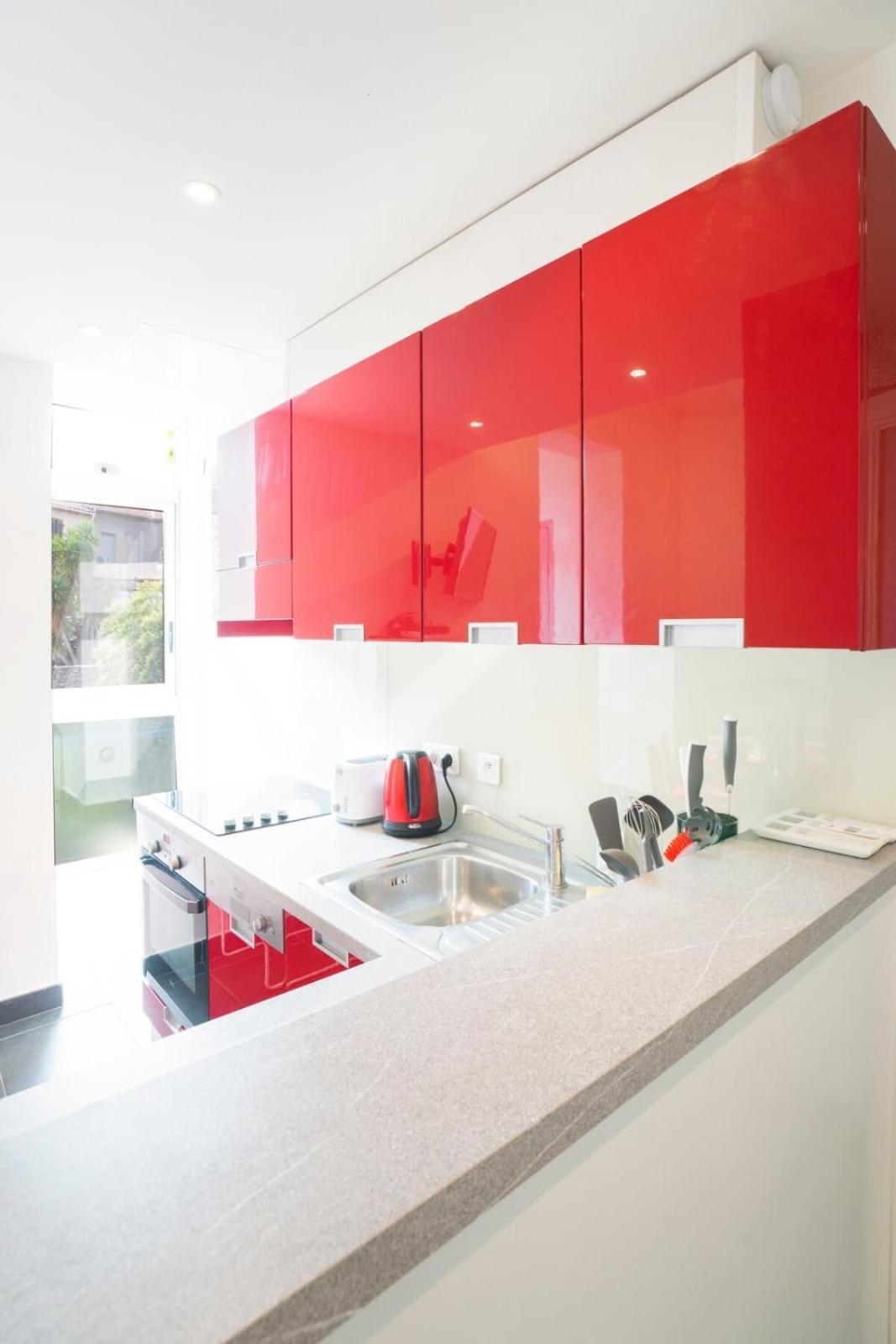 Apartment Bright And Modern 2 Bedroom In The Heart Of Antibes! *
