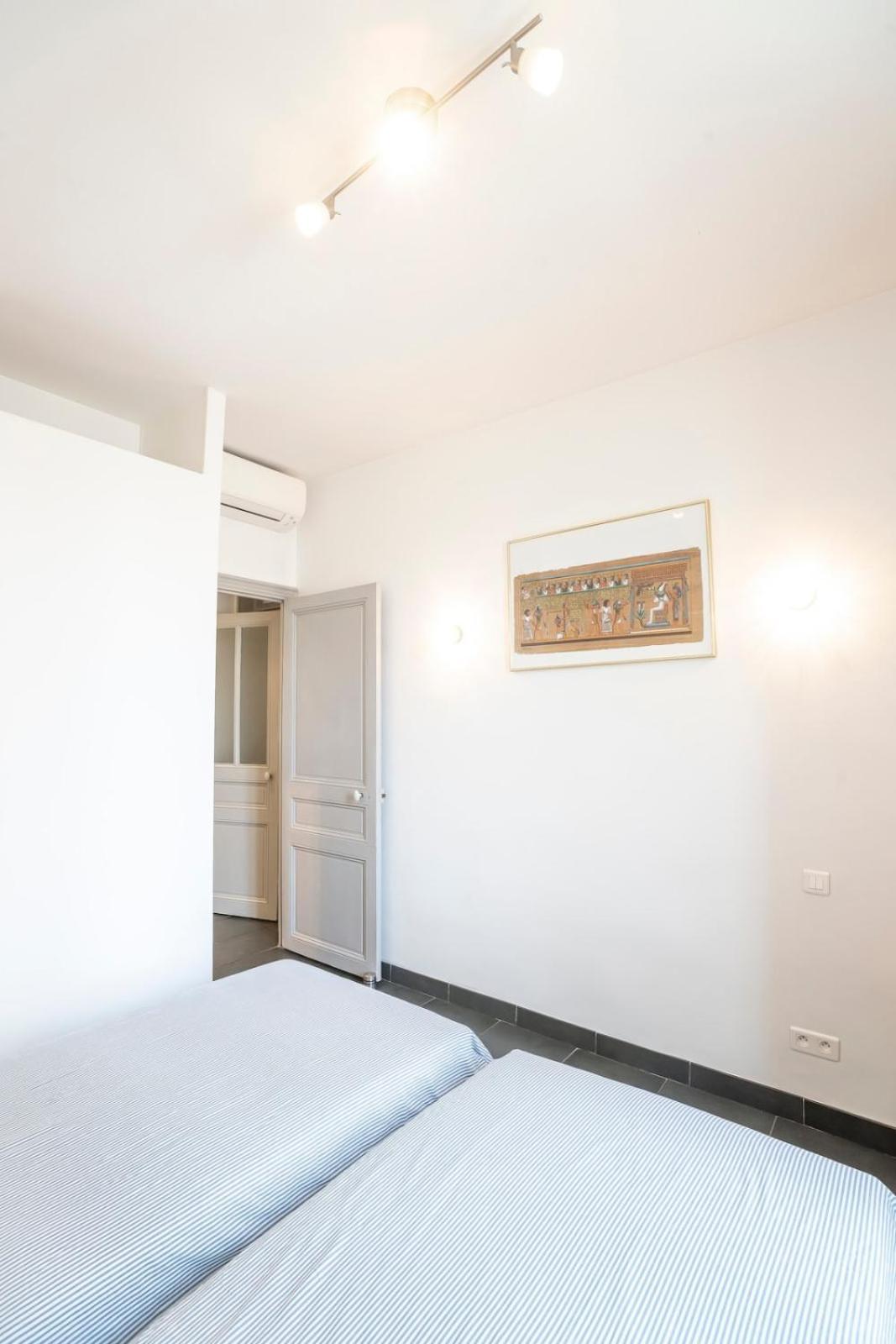 Apartment Bright And Modern 2 Bedroom In The Heart Of Antibes! Antibes