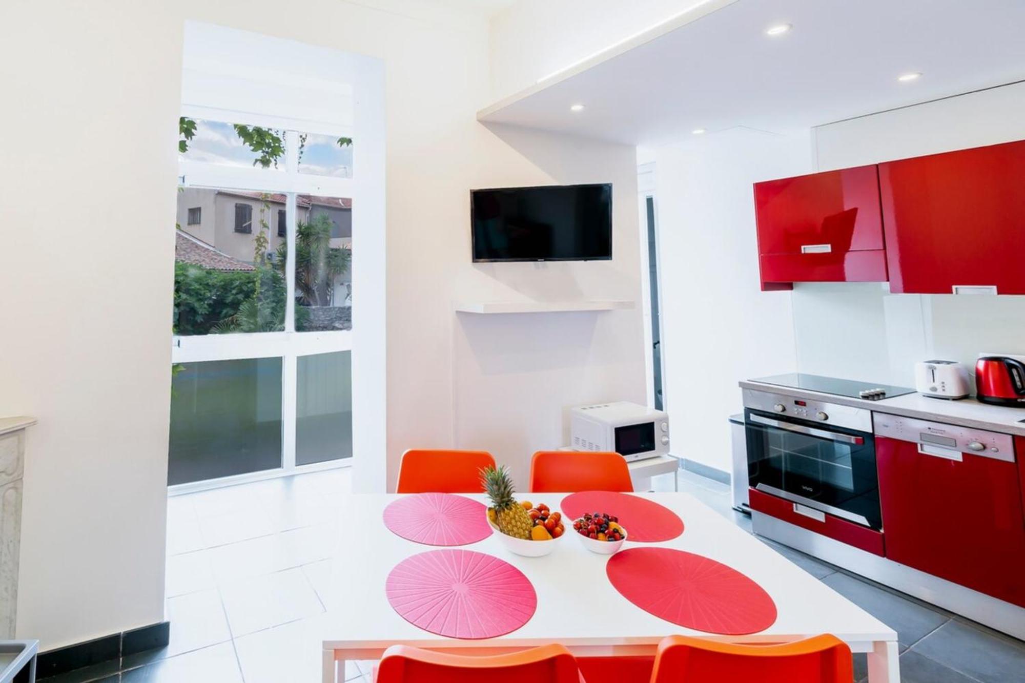 Apartment Bright And Modern 2 Bedroom In The Heart Of Antibes!