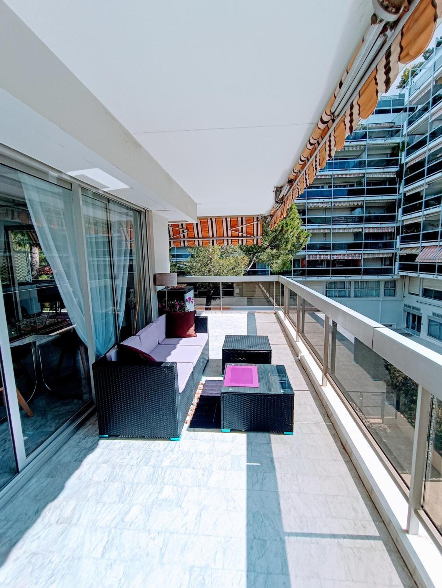 Apartment Arad 40M2 Classe Immense Terrasse 35 M2 Piscine Antibes Jlp Parking
