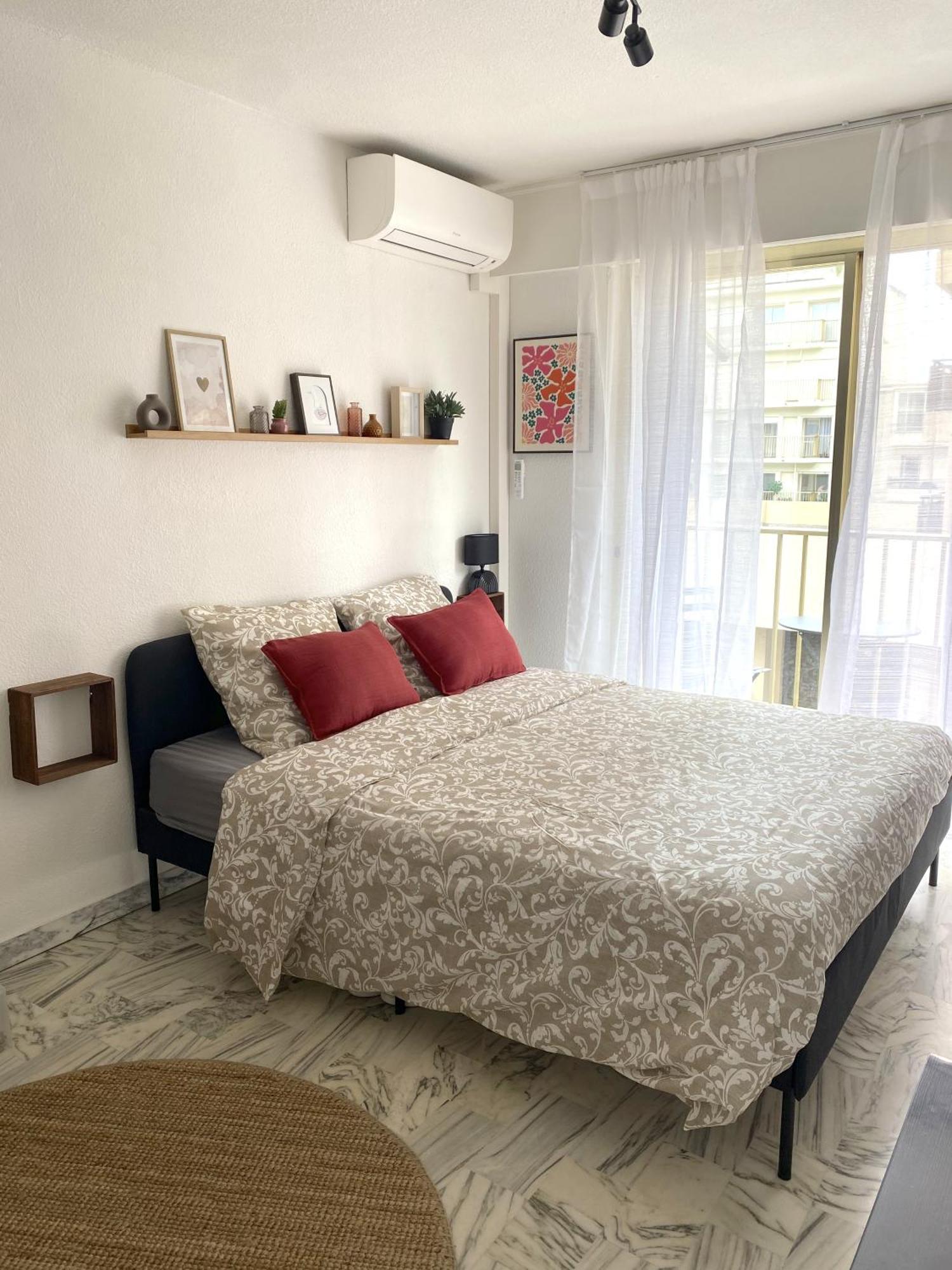 A Deux Pas Des Plages Et Au Coeur Du Vieil , Beau Renove *