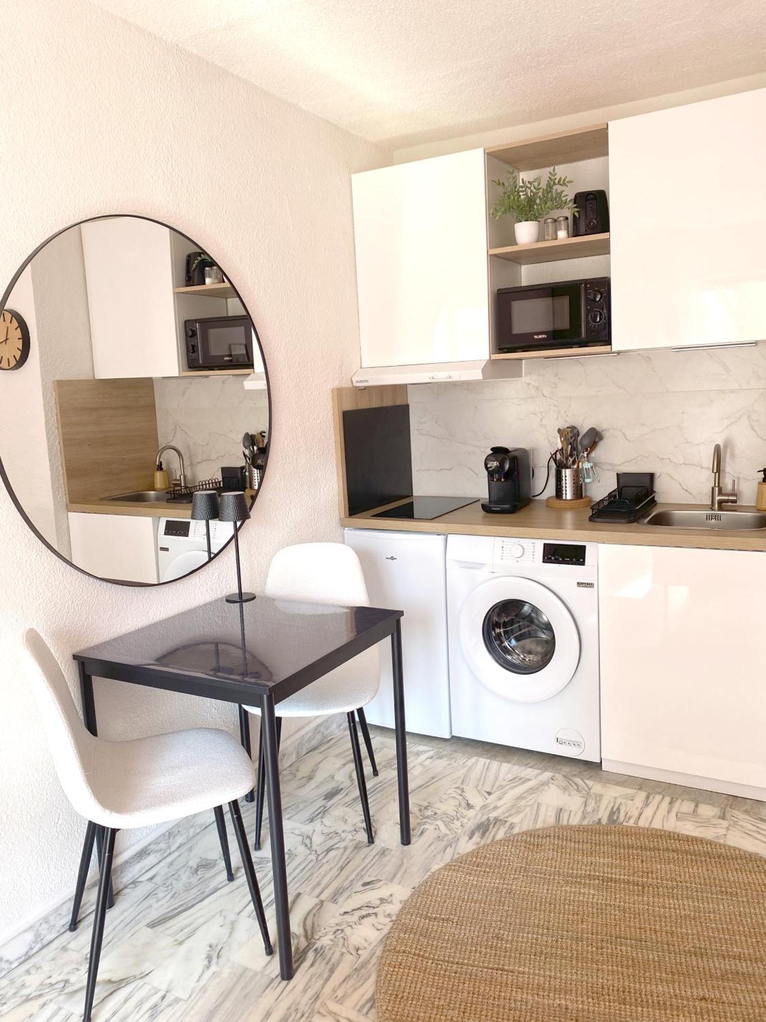 Apartment A Deux Pas Des Plages Et Au Coeur Du Vieil , Beau Renove Antibes