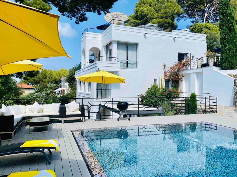 Beautiful 5 Bedroom With Direct Sea View Villa