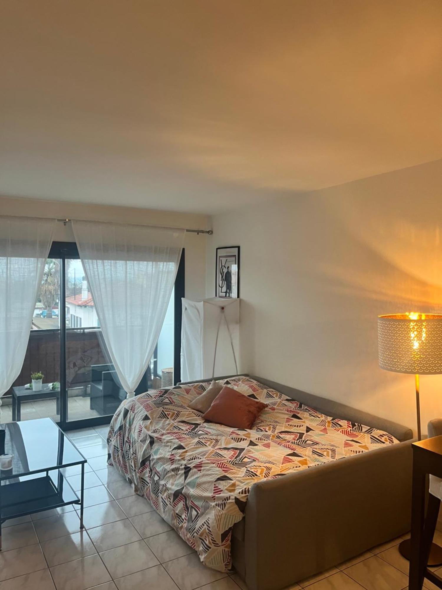 Agreable Salon,Chambre Privatif Devant La Mer Avec Parking Antibes