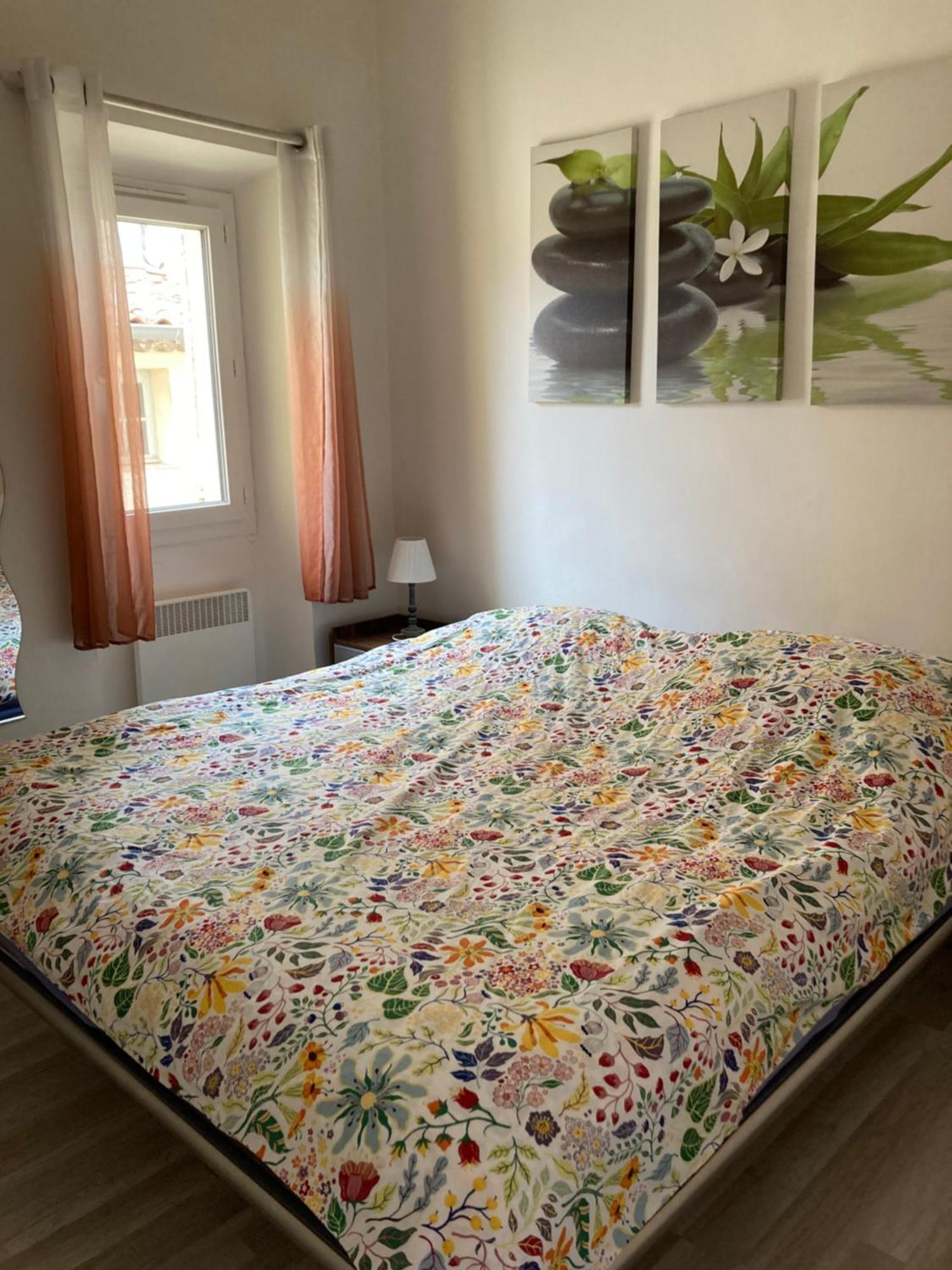 Bright And Airy Apartment For 2 Guests Near Marche Provencal