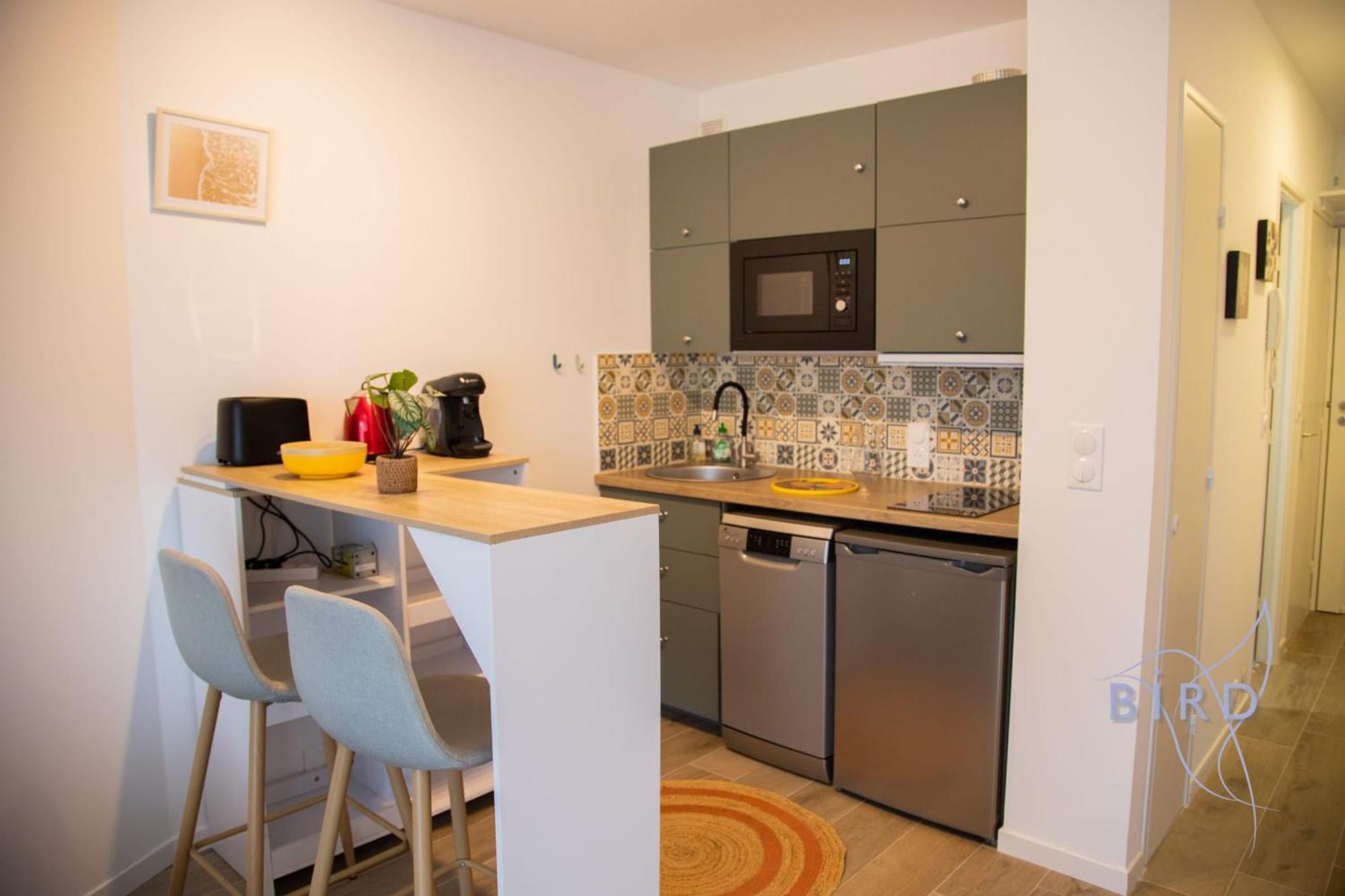 Apartment With Swimming Pool In Juan Les Pins