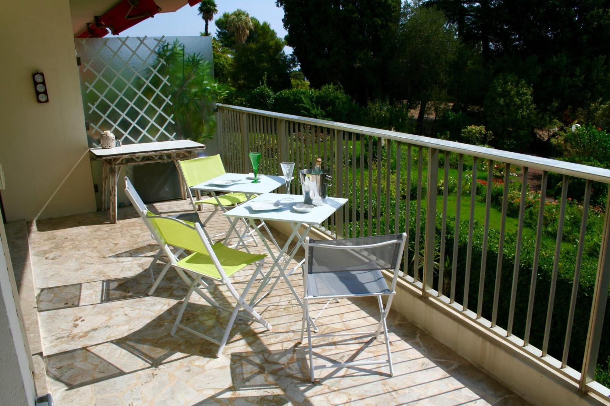 Apartment Sea View & Gardens In Antibes