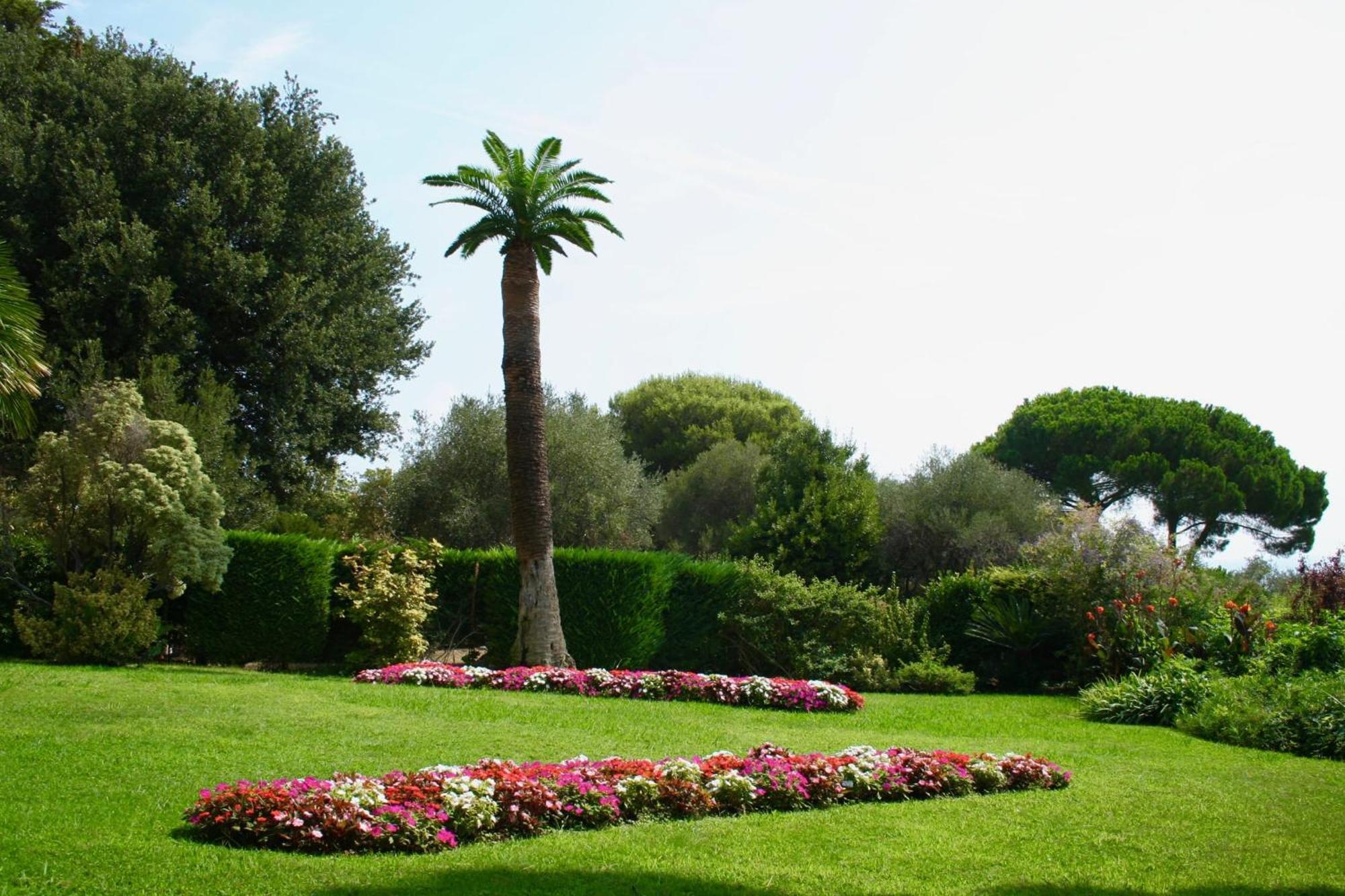 Sea View & Gardens In Apartment *
