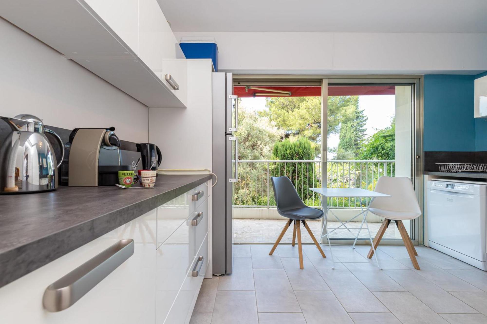Apartment Sea View & Gardens In Antibes