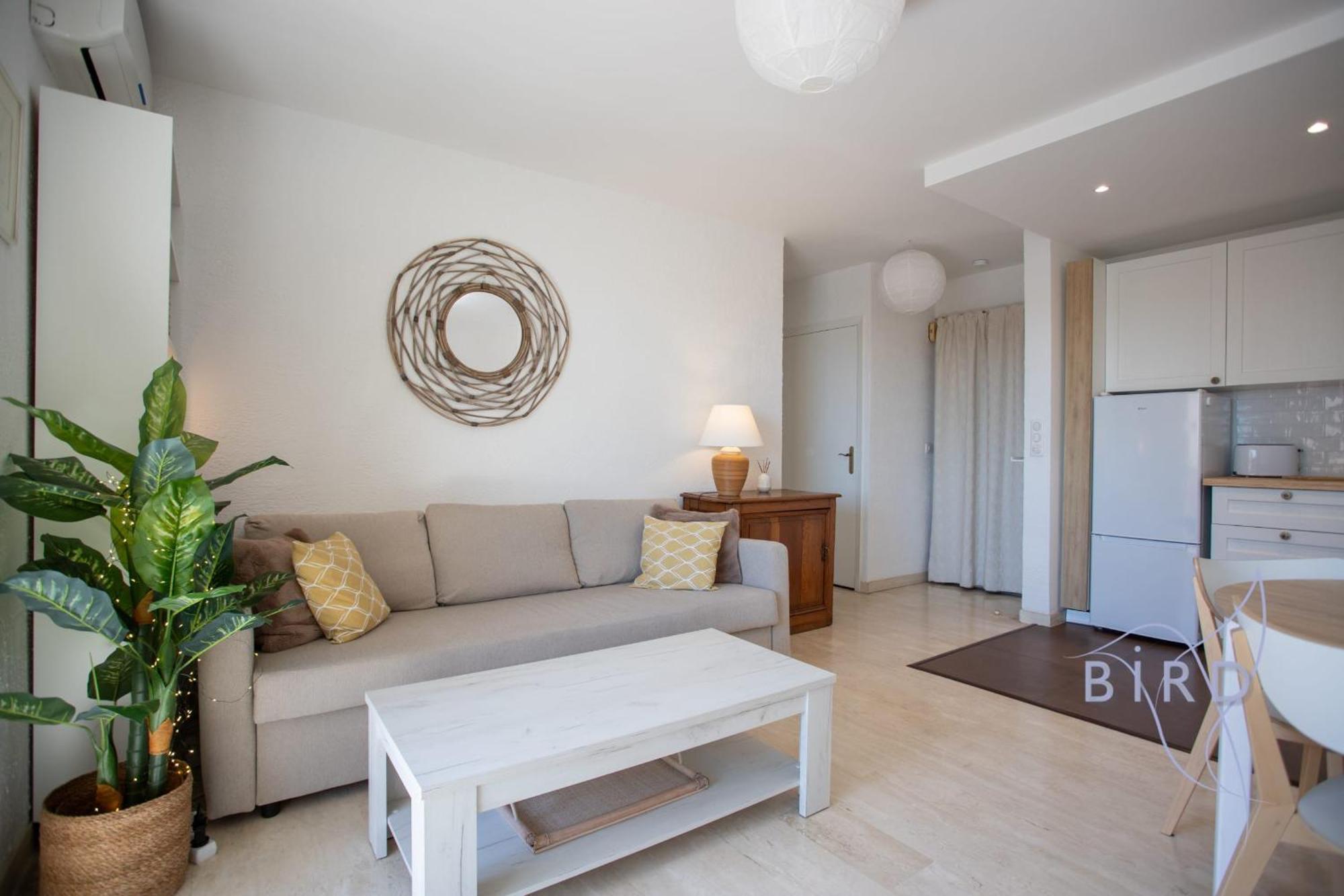 Bright Pied-a-terre Wilsonantibes Apartment