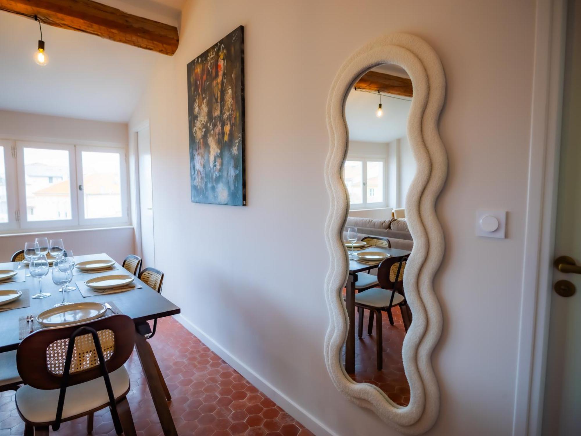 Apartment #401 Heart Of Vieil - Place Nationale-high-end Newly Renovated & Furnished Antibes