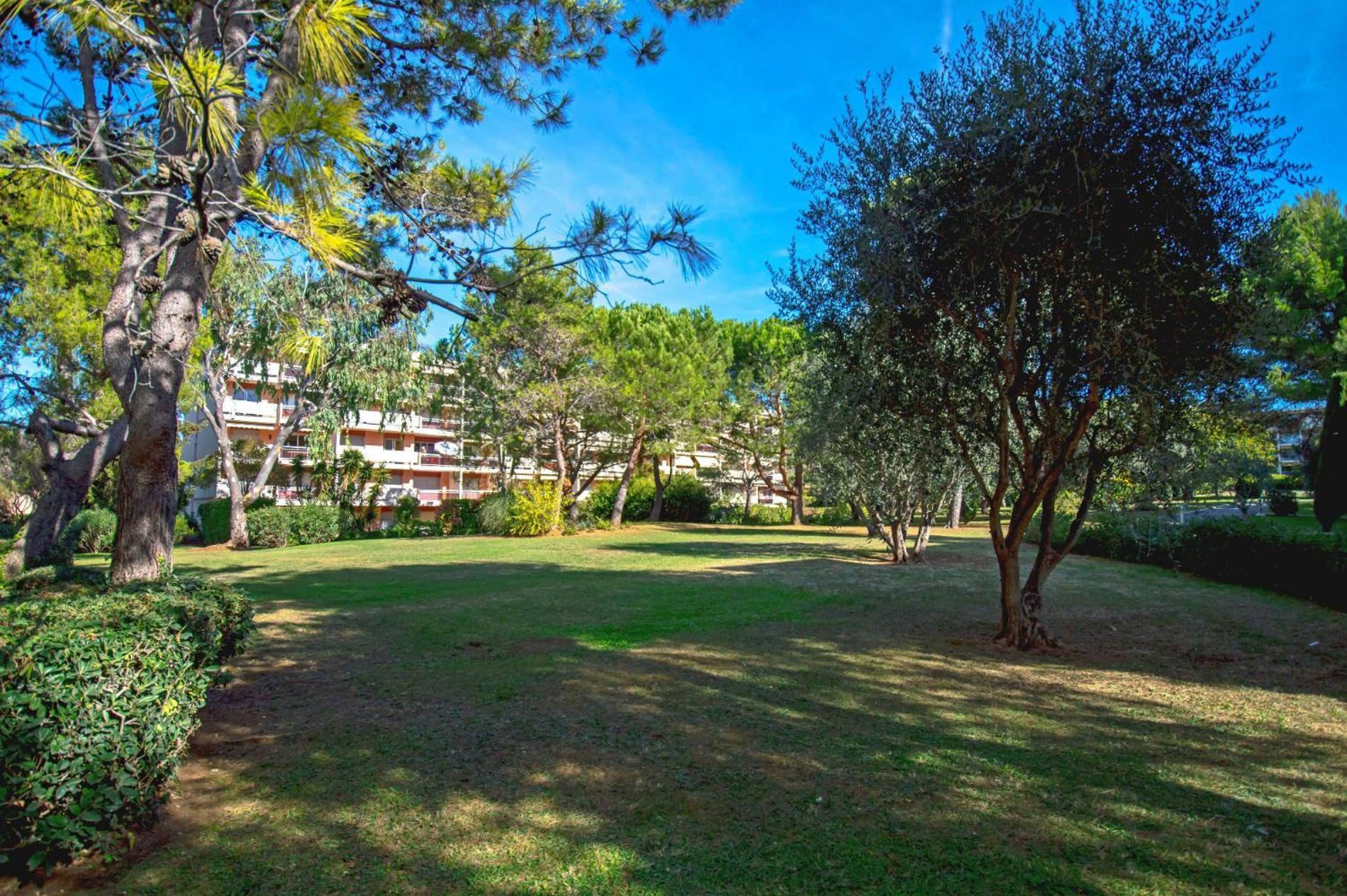 Eden Bleu, Parking, Piscine, Tennis Et Soleil Appartement Antibes