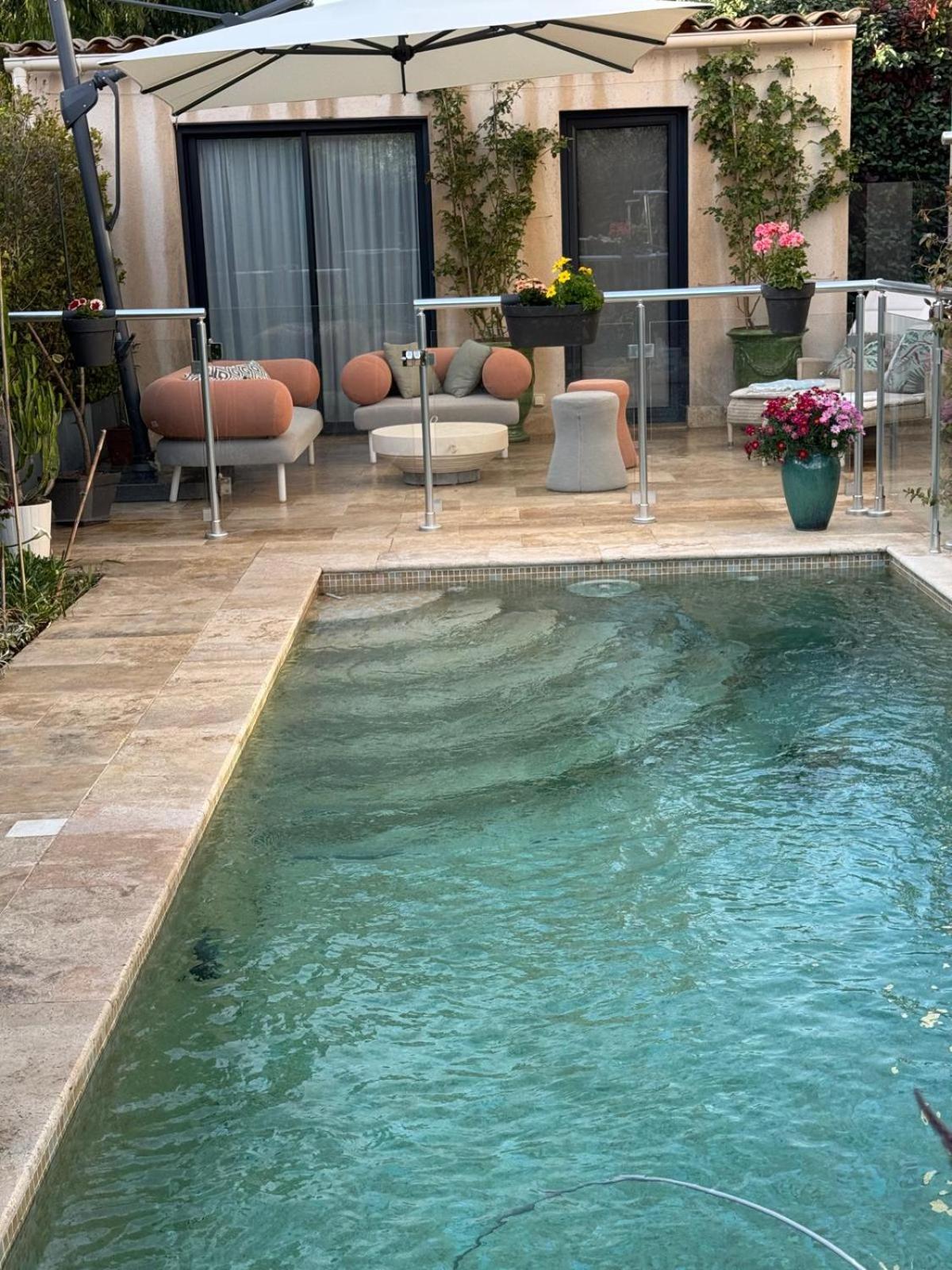 Elimia Piscine Privee & Chauffee Séjour chez l'habitant Antibes