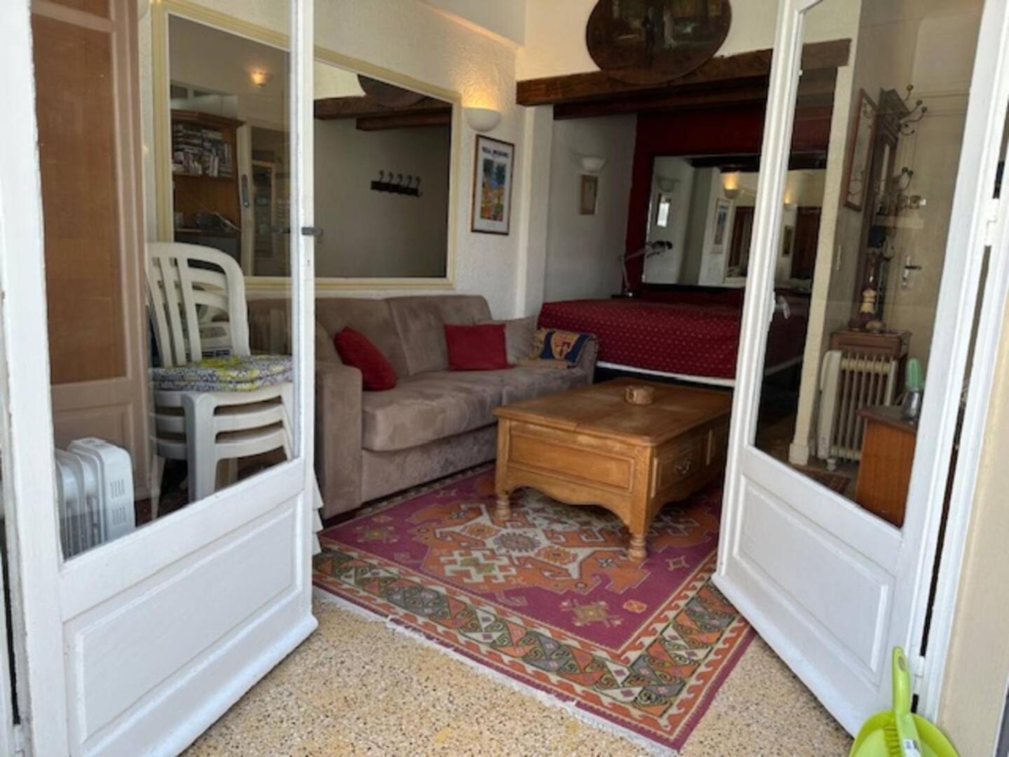 Provence-style Sea Across The Street Apartment *