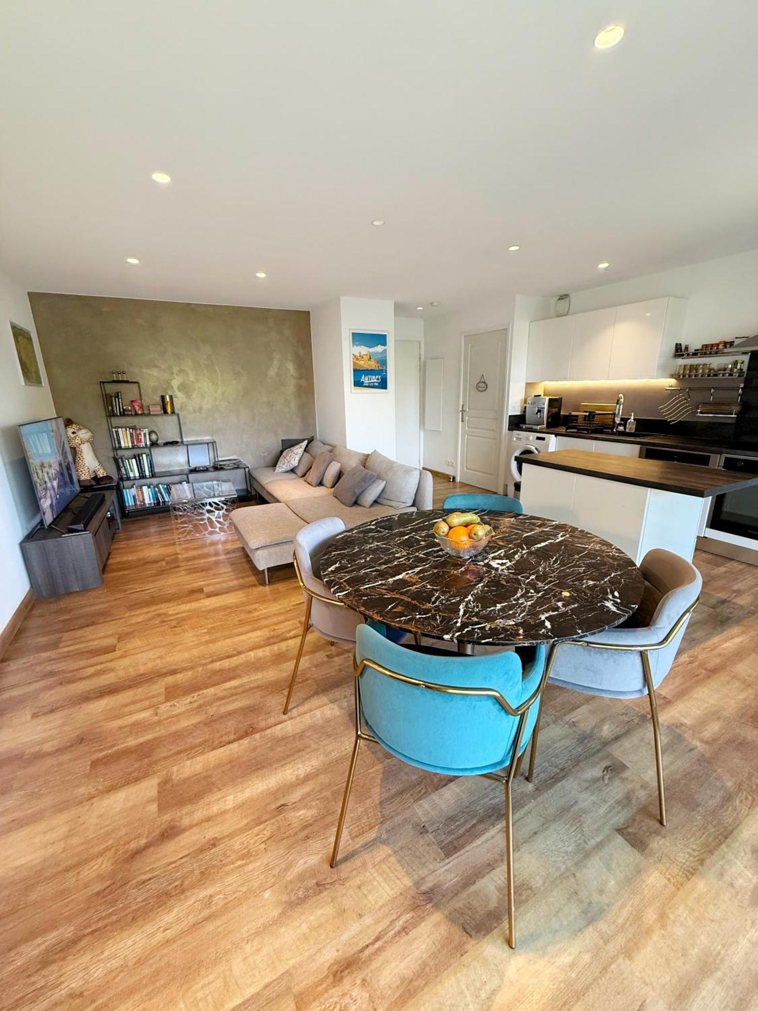 Apartment W Terrace, Pool & Parking