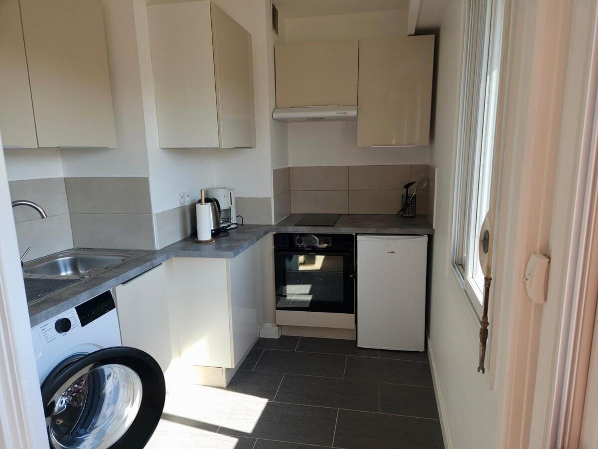 Appartement Beau Studio, Le Lerins Centre Juan-les-pins , 150m Des Plages