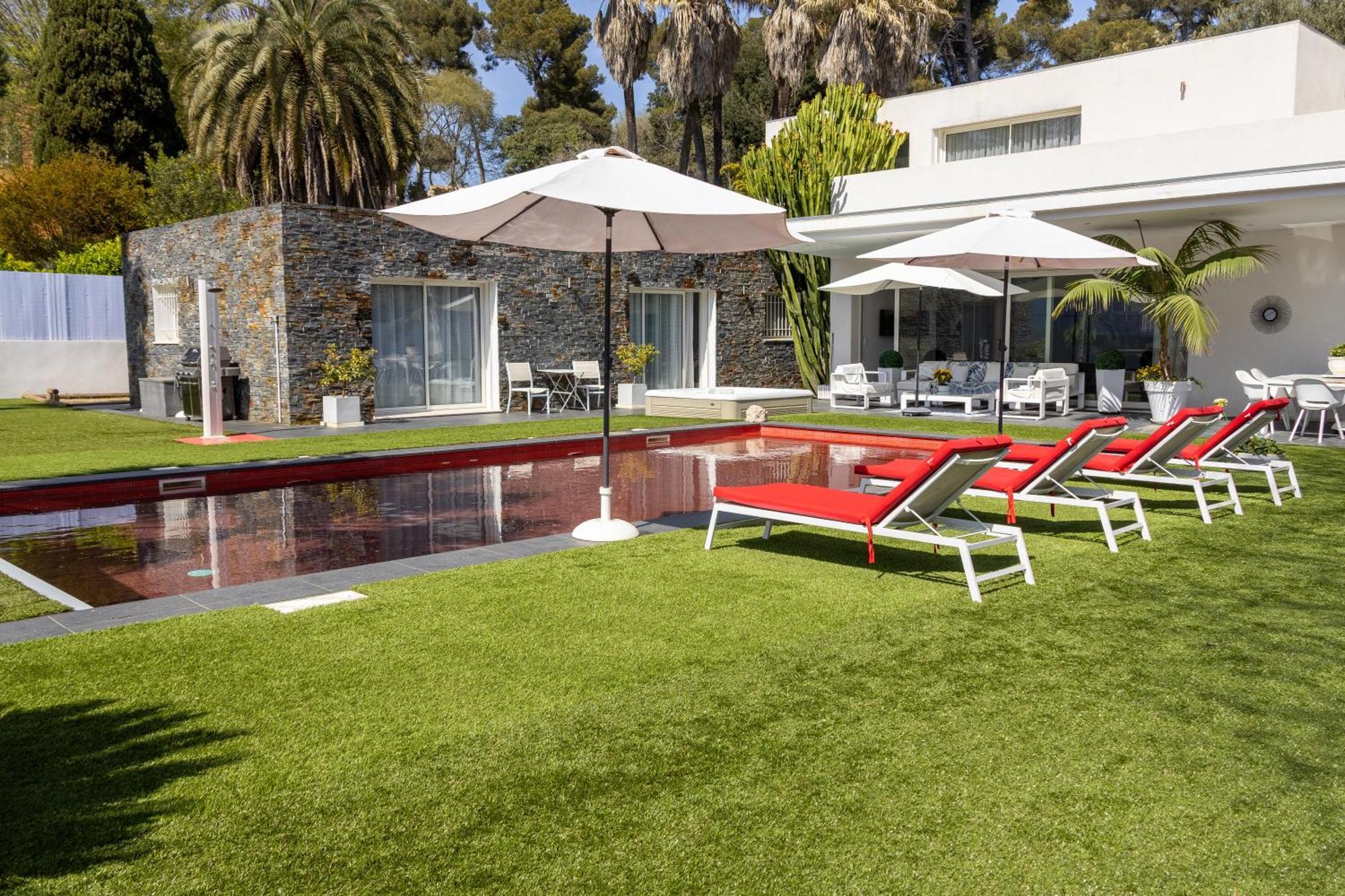 Deluxe & Private - Pool - - Cinema *