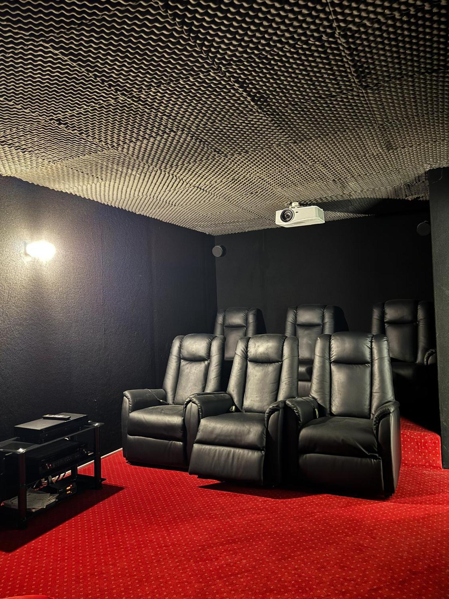 Deluxe & Private - Pool - - Cinema Villa