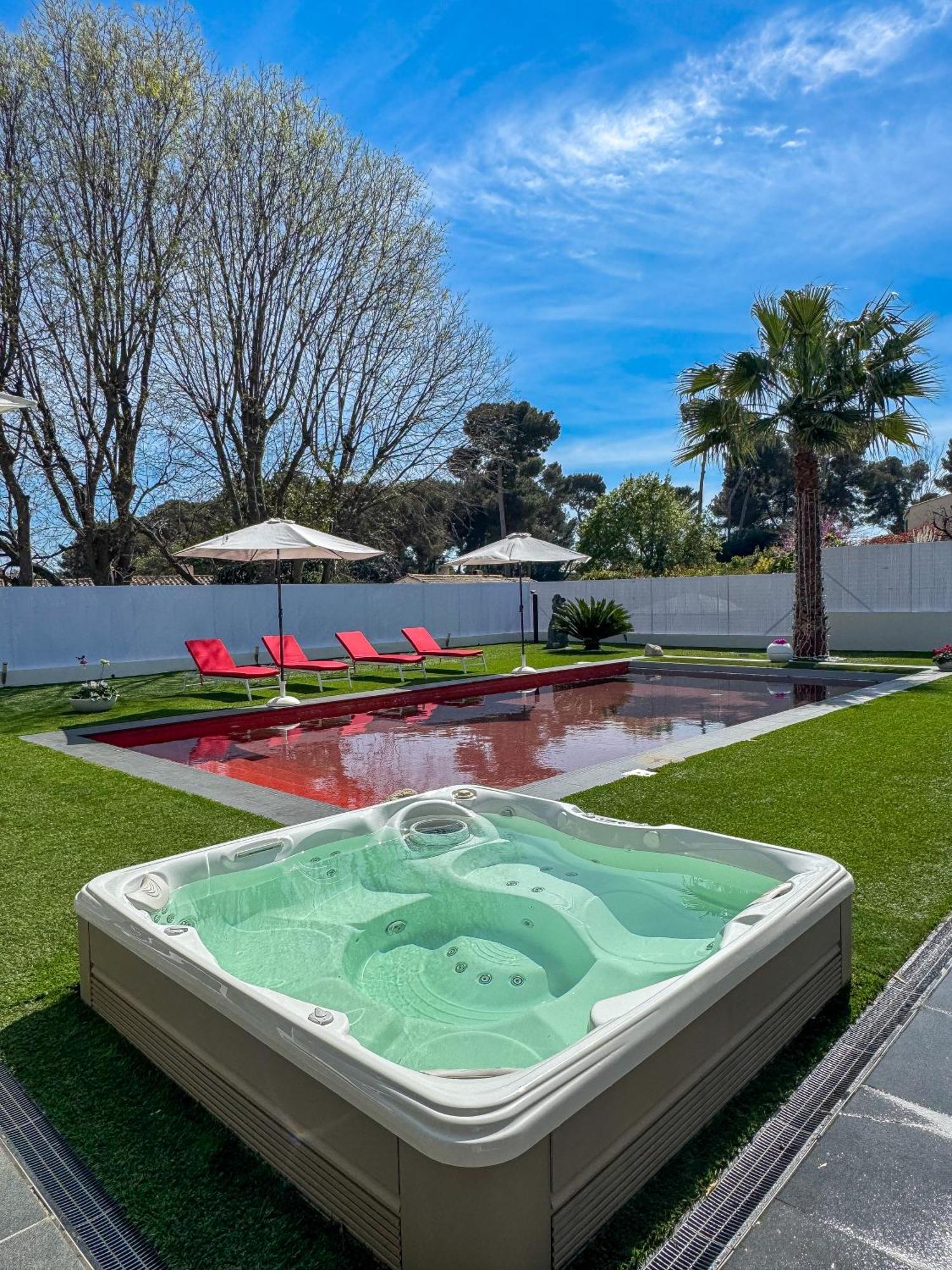 Deluxe & Private - Pool - - Cinema Villa