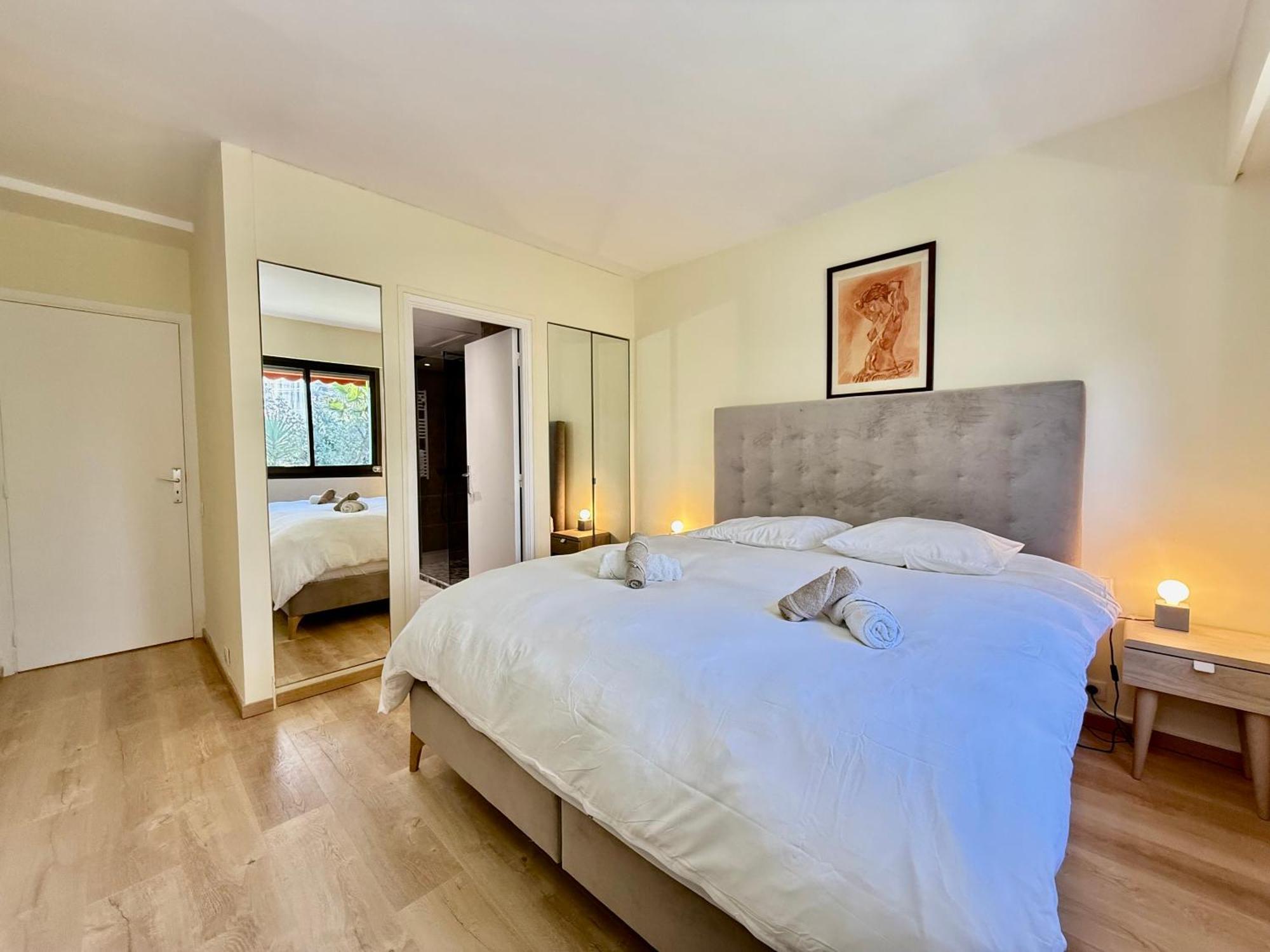 Standing - Piscine - Vue Apartment