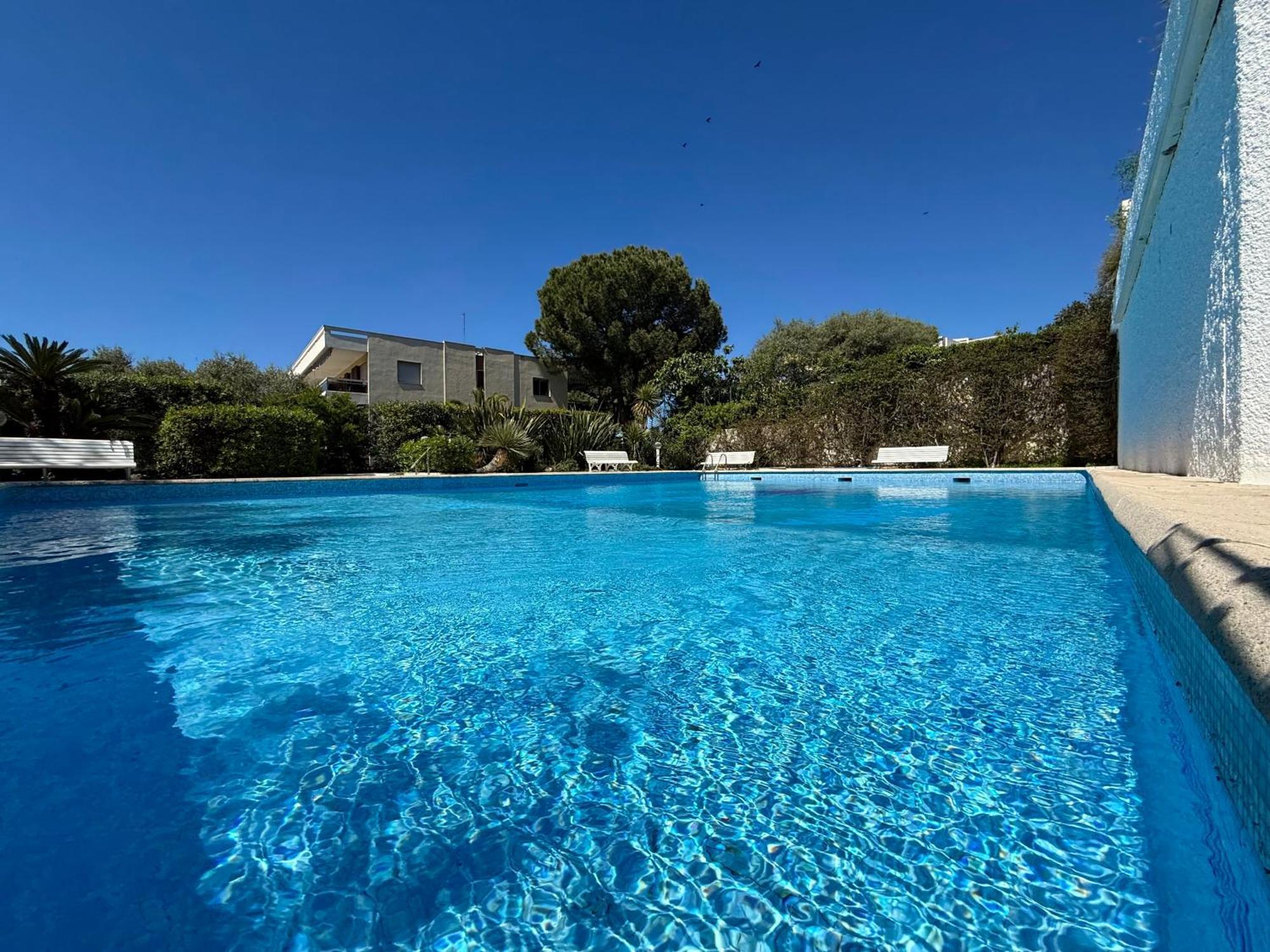 Standing - Piscine - Vue