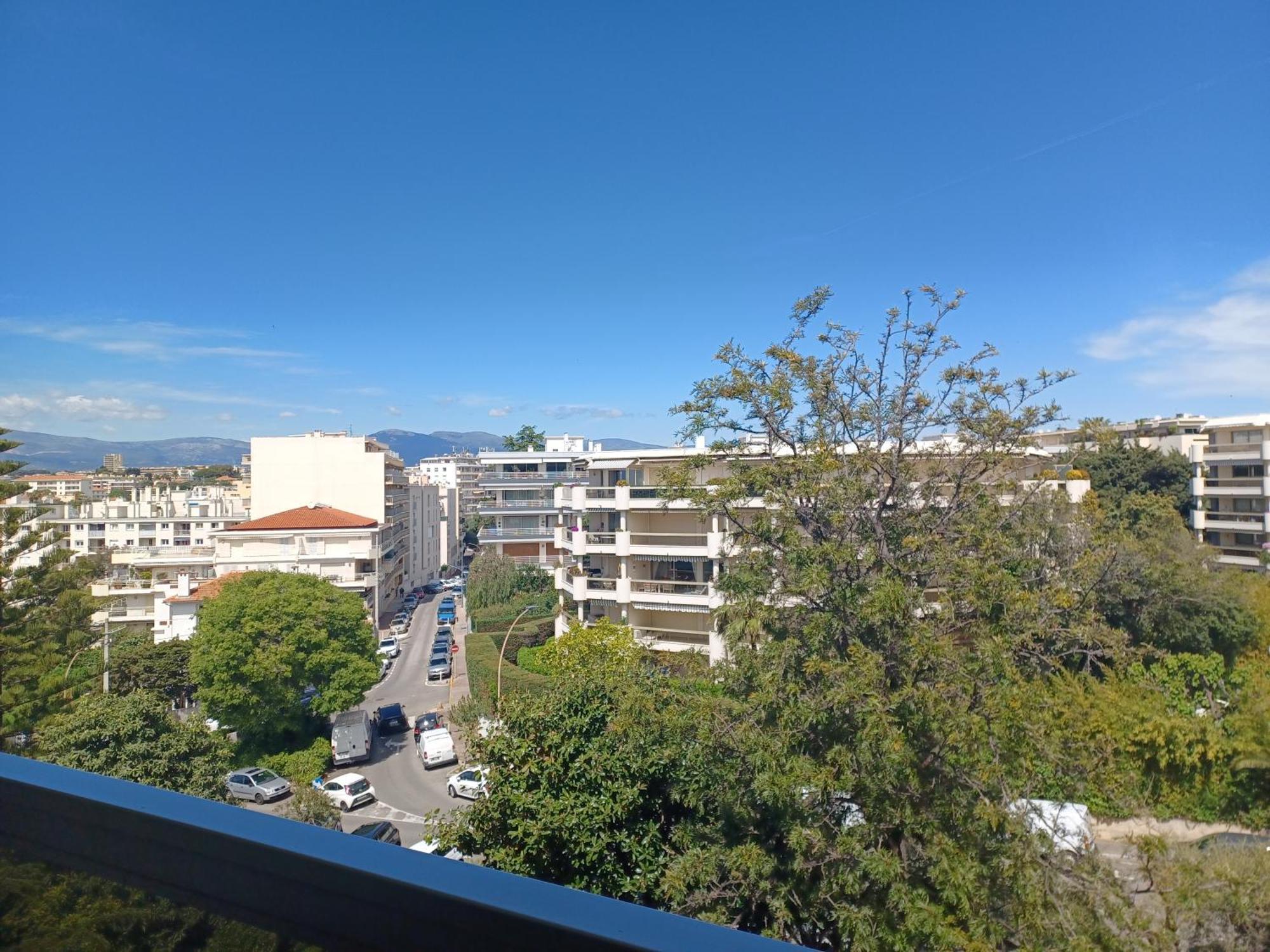 Apartment Juan Les Pins Tanit Le Gebal Studio Climatise Vue Sur Mer Piscine *