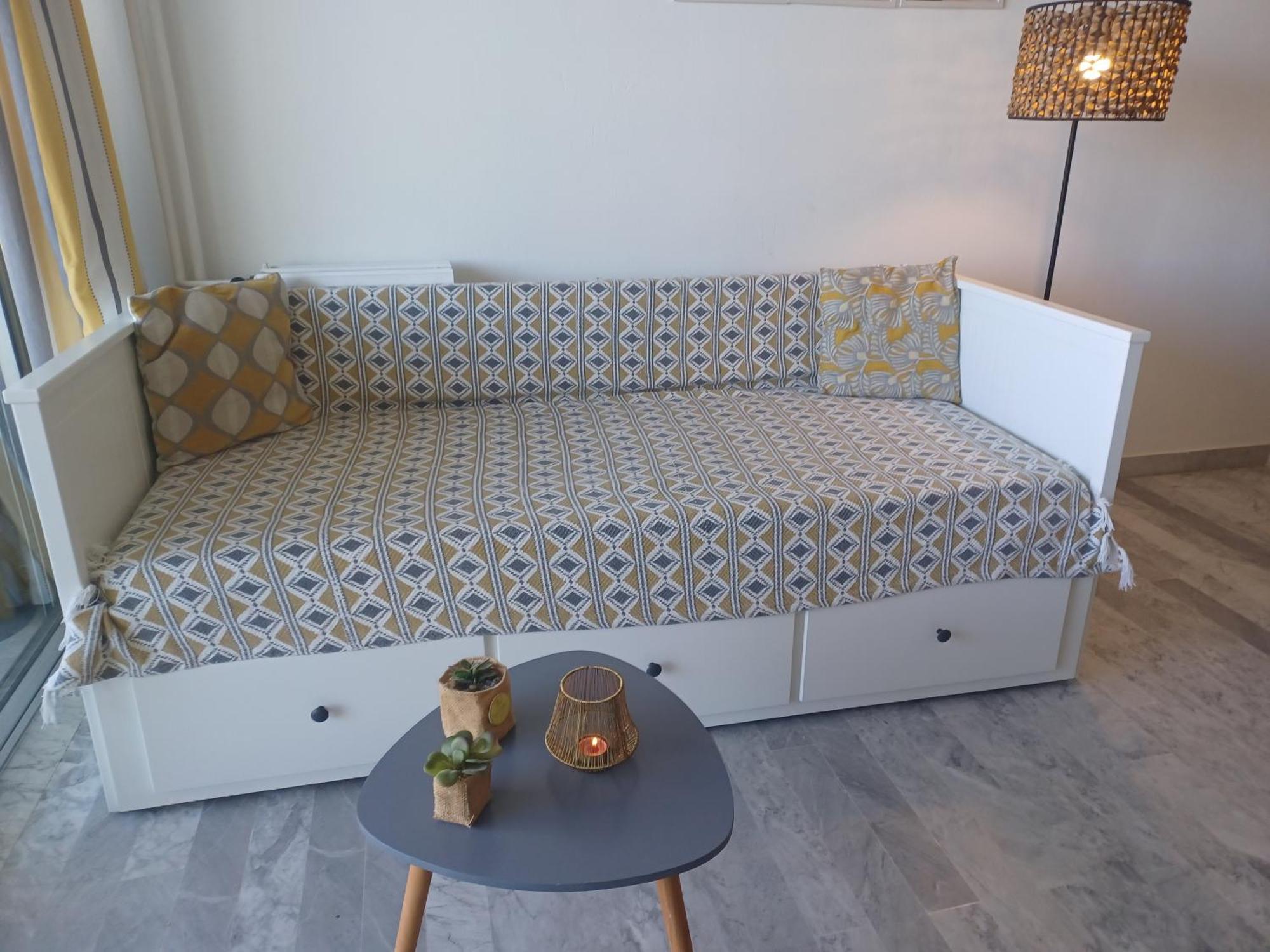 Appartement Juan Les Pins Tanit Le Gebal Studio Climatise Vue Sur Mer Piscine