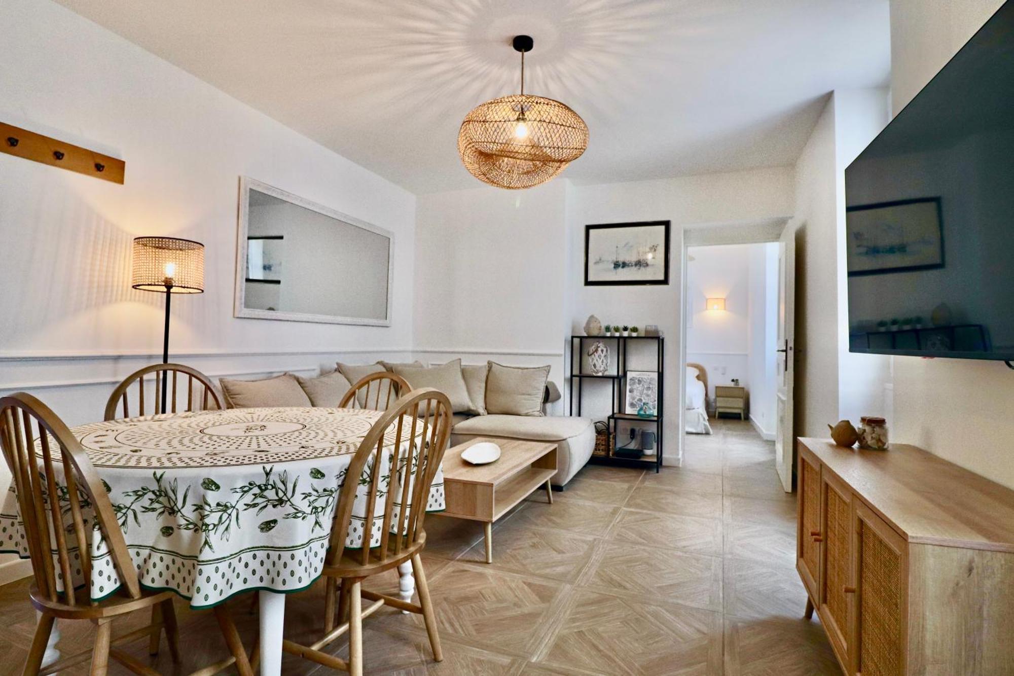 Apartment Fersen Superb Mediterranean Style In Heart Of Old Antibes