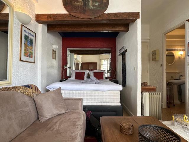 Provence-style Sea Across The Street Apartment Antibes