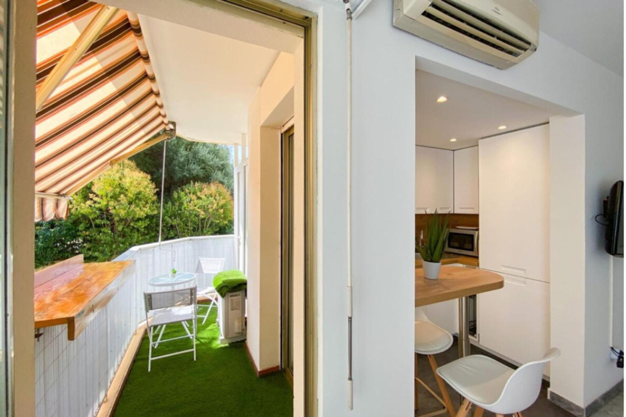 Apartment Charming Flat With Balcony In Juan Les Pins *