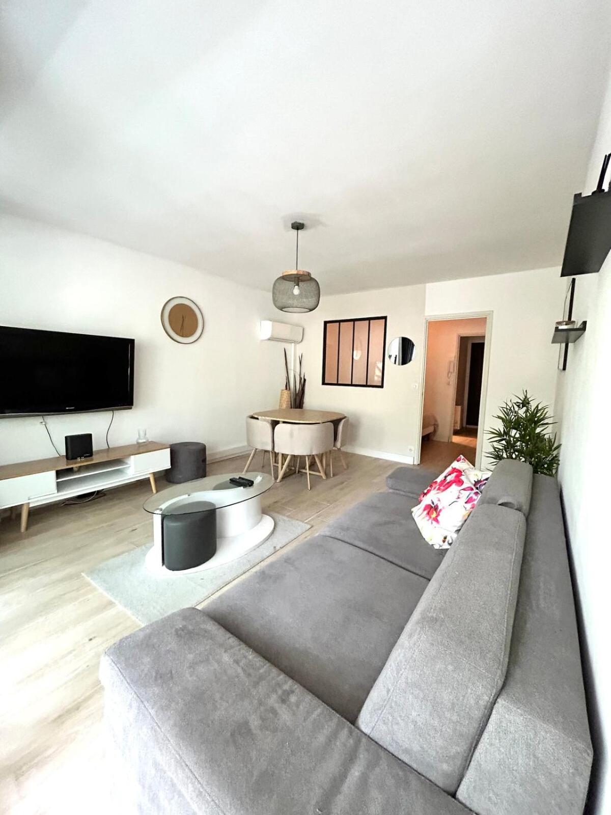 Juan-les-pins 2 Pieces Avec Parking & Proches Des Plages Apartment *