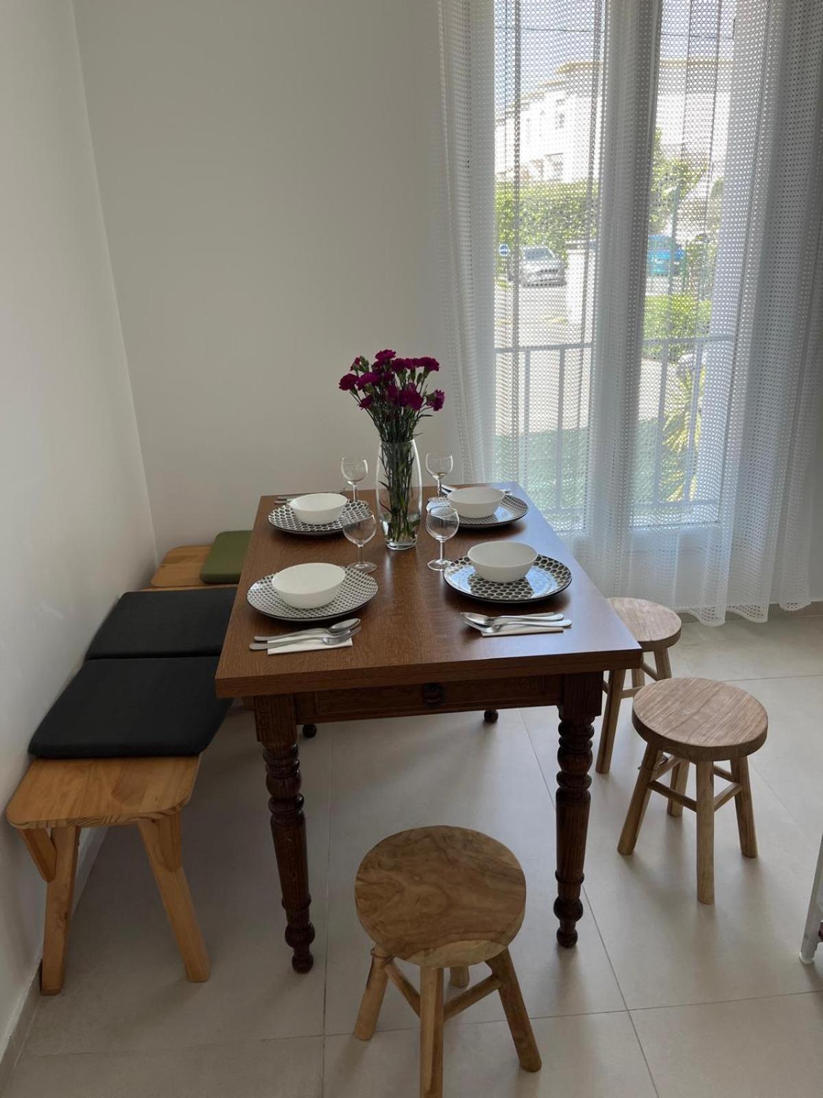 La Desiree ,haut De La Villa, Entierement Renovee, 4 Etoiles, Climatise, Parking Prive Et 120m2 De Jardin Pousada Antibes