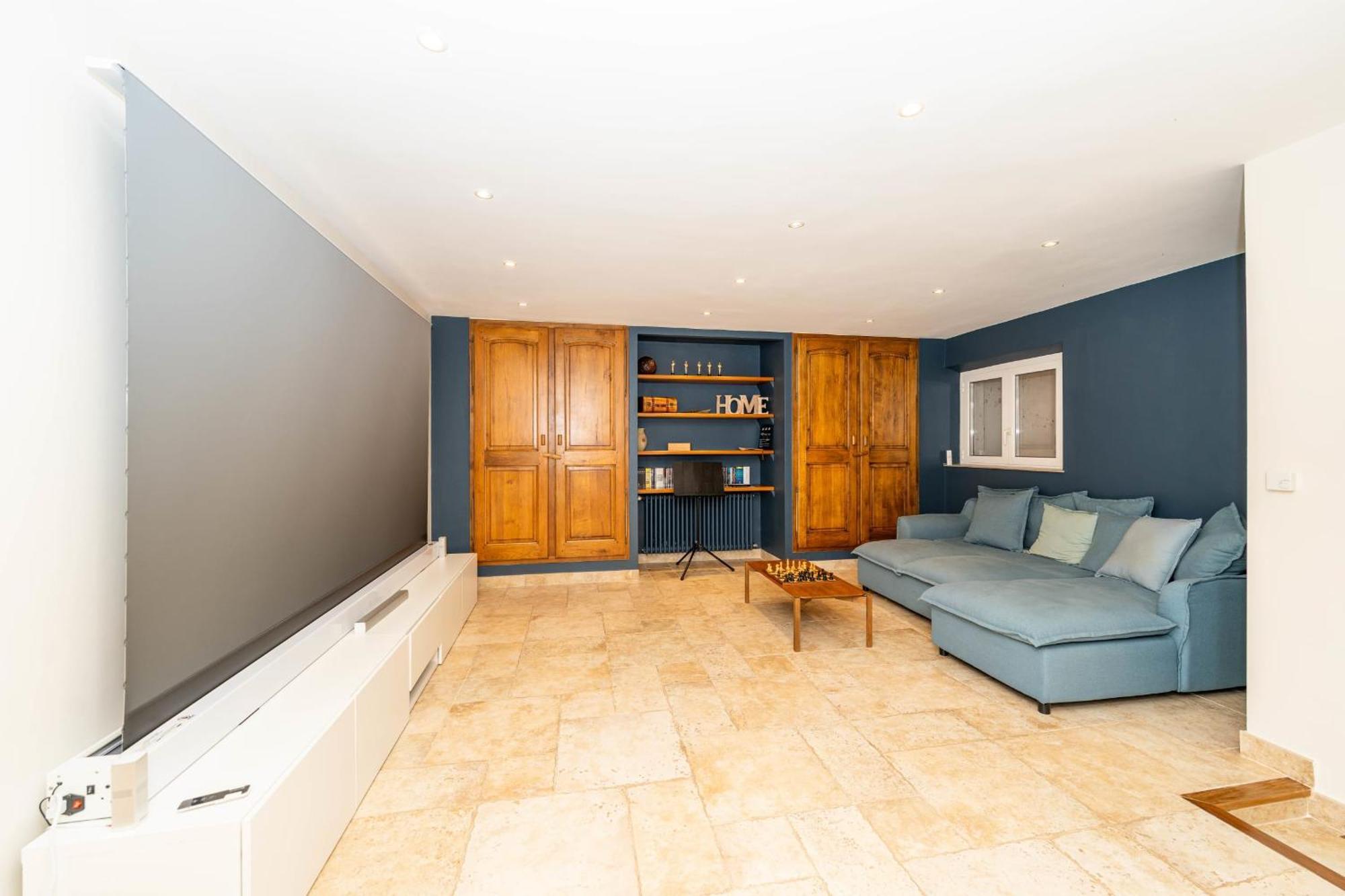 4-bedroom With Swimming Pool Garden And Sea Views Villa Antibes