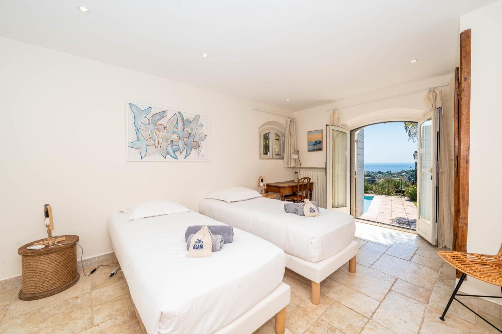 4-bedroom With Swimming Pool Garden And Sea Views