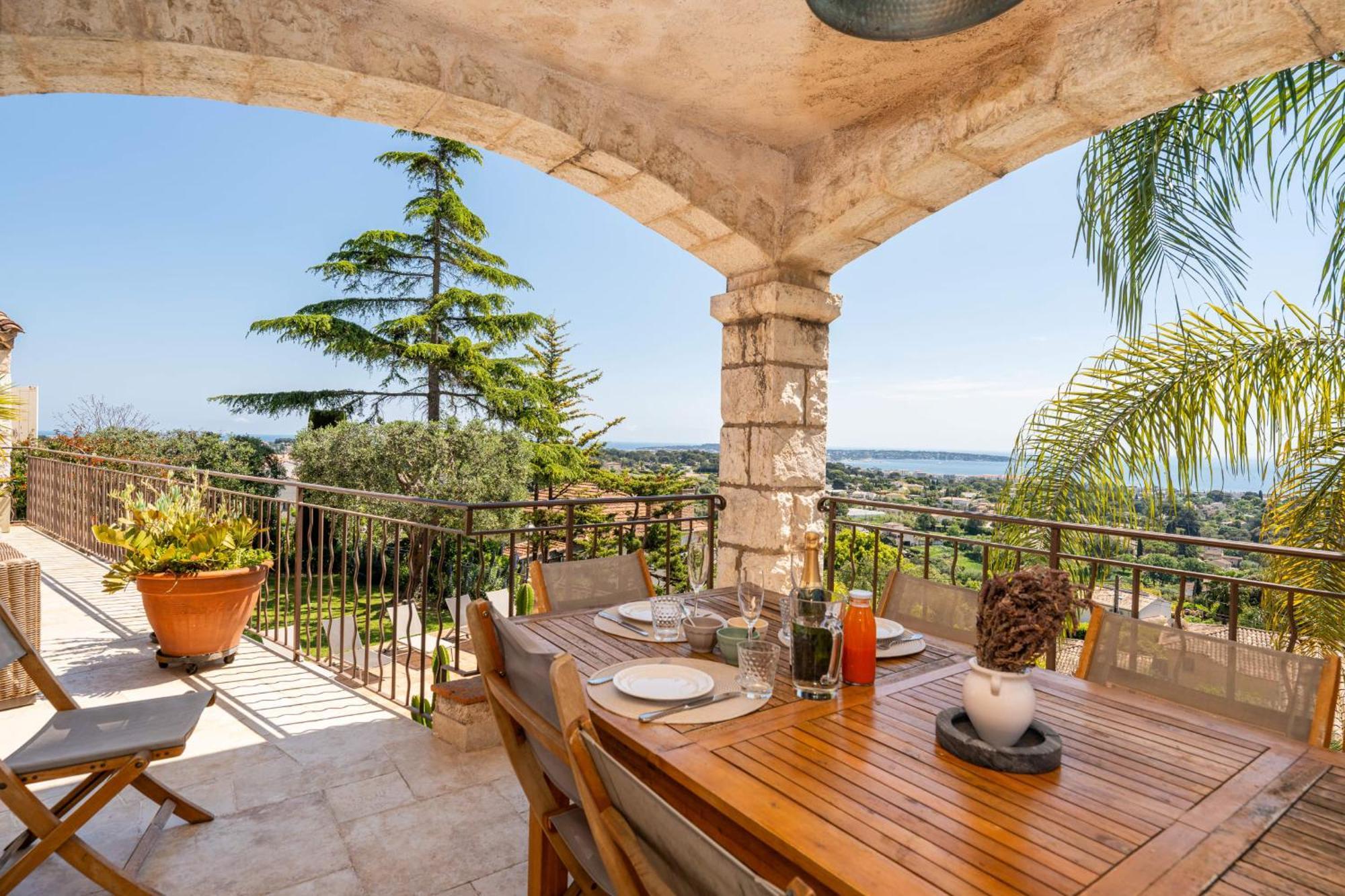 4-bedroom With Swimming Pool Garden And Sea Views Villa Antibes