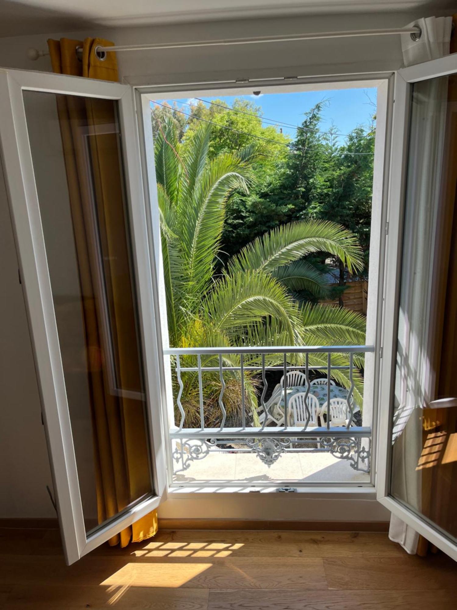 Pousada La Desiree ,haut De La Villa, Entierement Renovee, 4 Etoiles, Climatise, Parking Prive Et 120m2 De Jardin Antibes