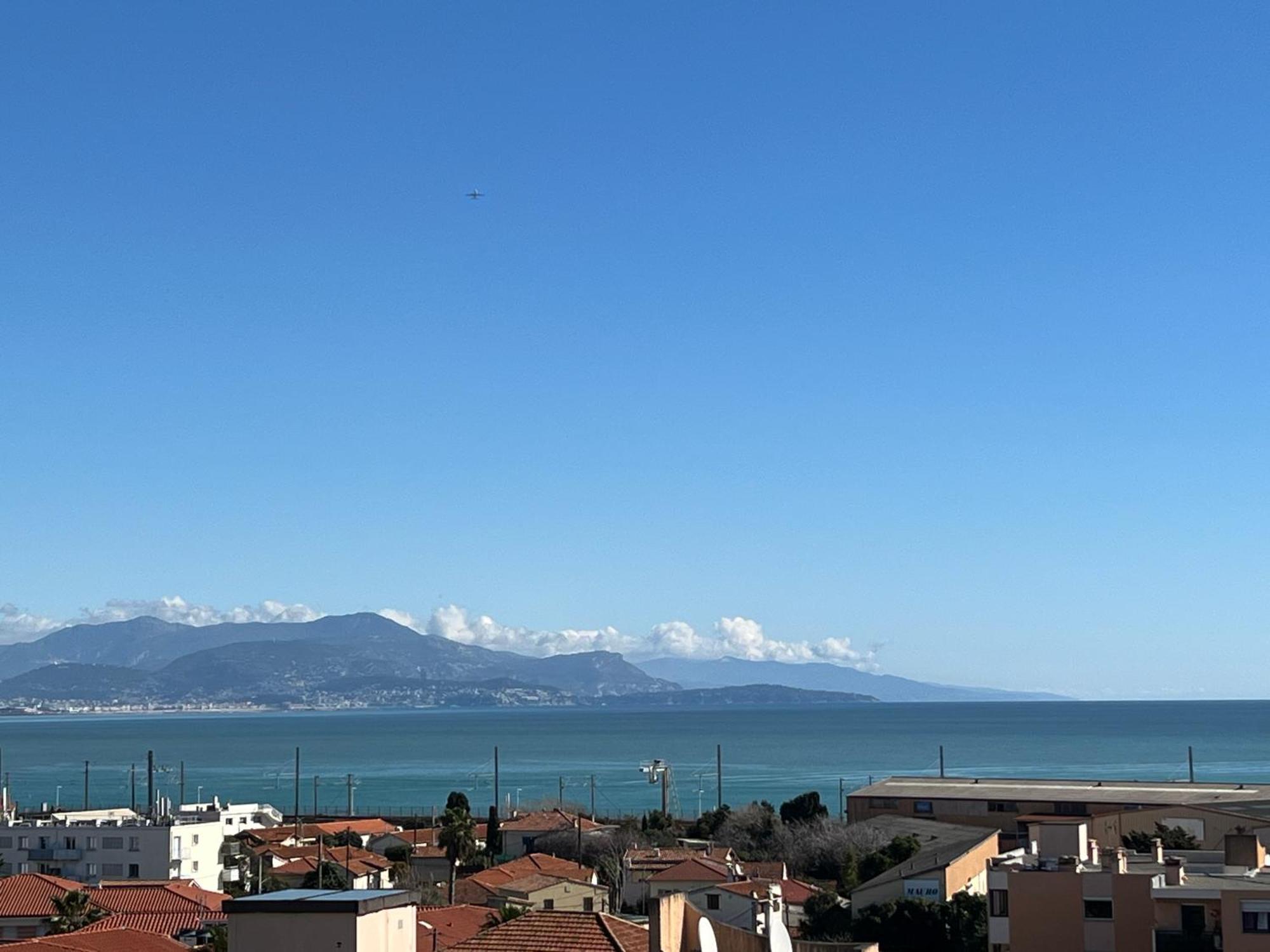 A Sea-view T2 In A Luxury For 4 People Apartment *